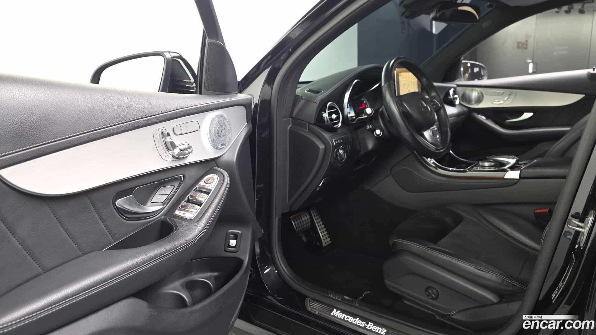 GLC-Class Mercedes-Benz 2019.4-INNER-010