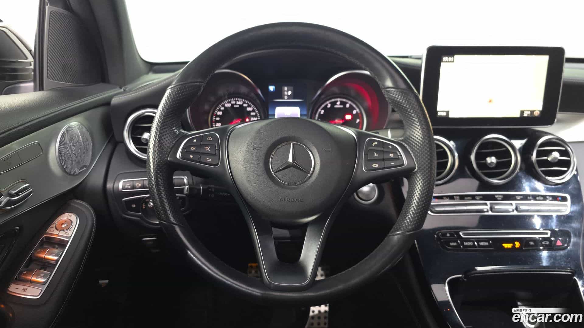 GLC-Class Mercedes-Benz 2019.4-OPTION-017