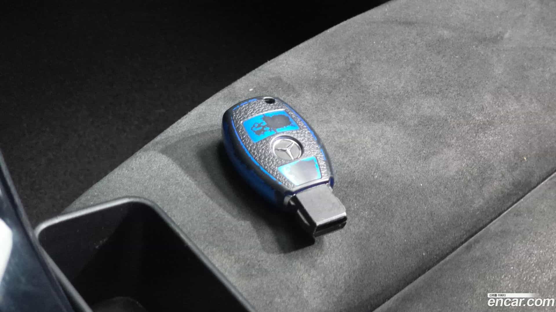 GLC-Class Mercedes-Benz 2019.4-OPTION-043