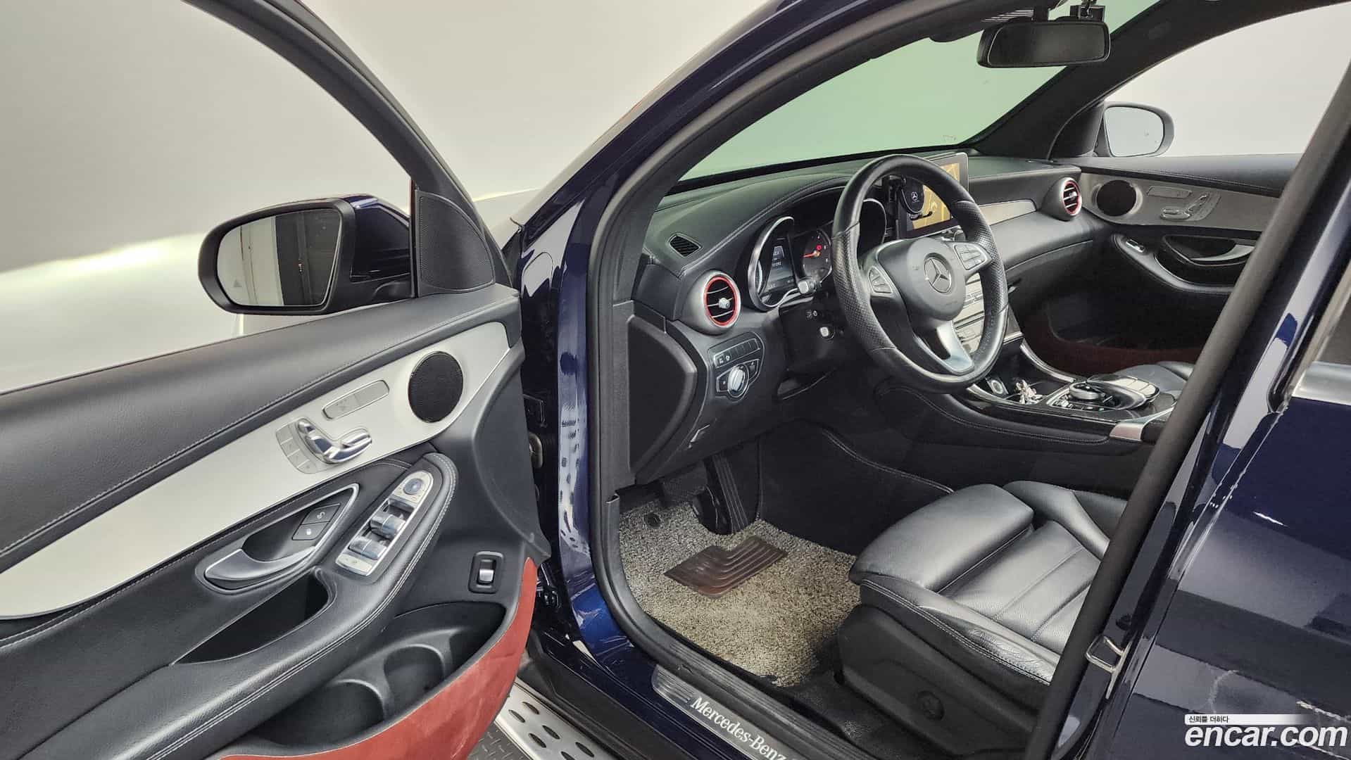 GLC-Class Mercedes-Benz 2017.5-INNER-010