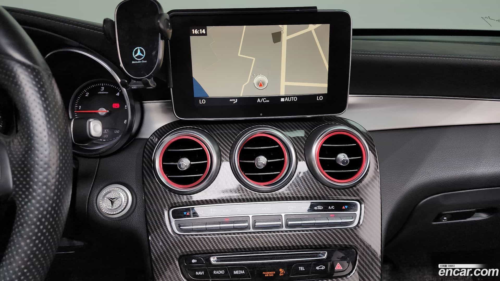 GLC-Class Mercedes-Benz 2017.5-OPTION-016