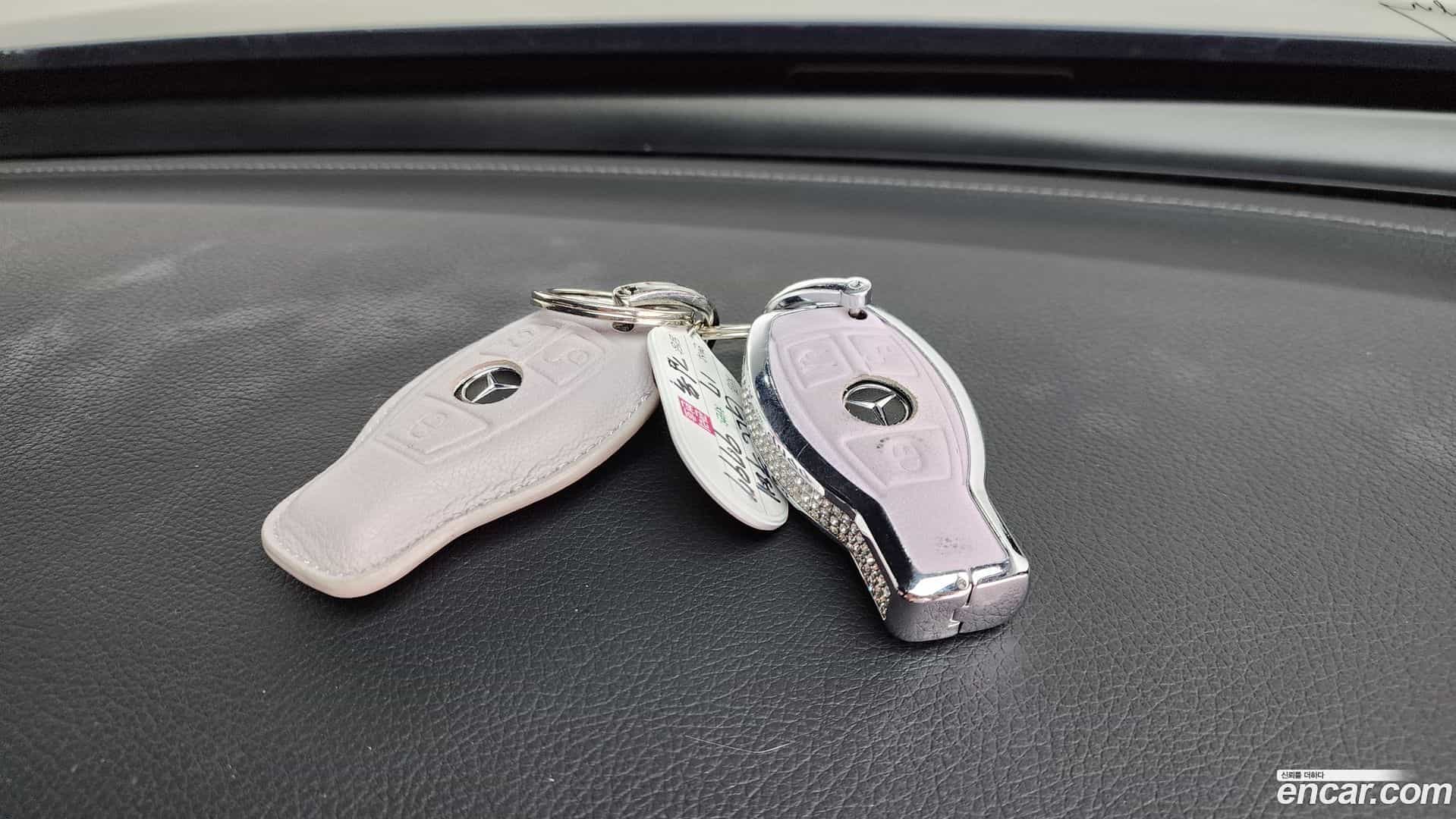 GLC-Class Mercedes-Benz 2017.5-OPTION-019