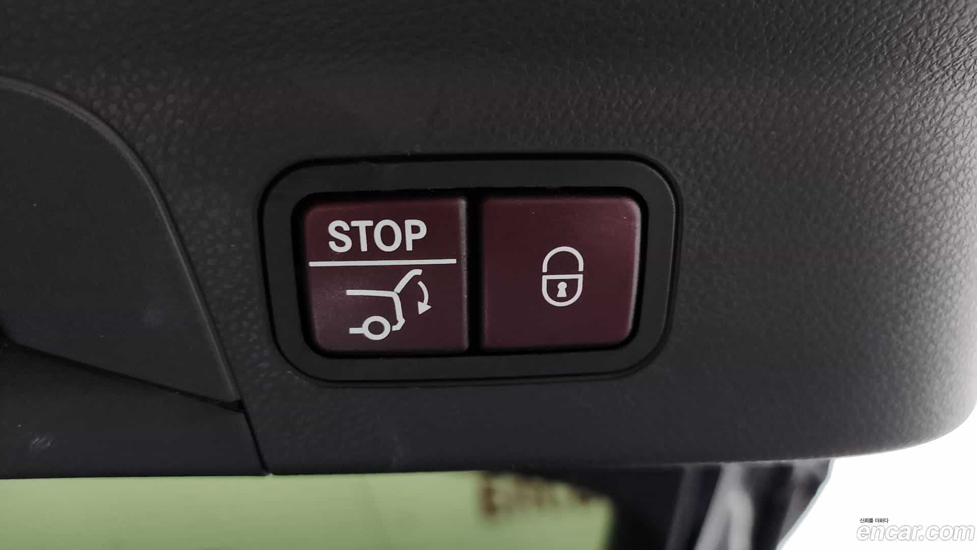 GLC-Class Mercedes-Benz 2017.5-OPTION-021