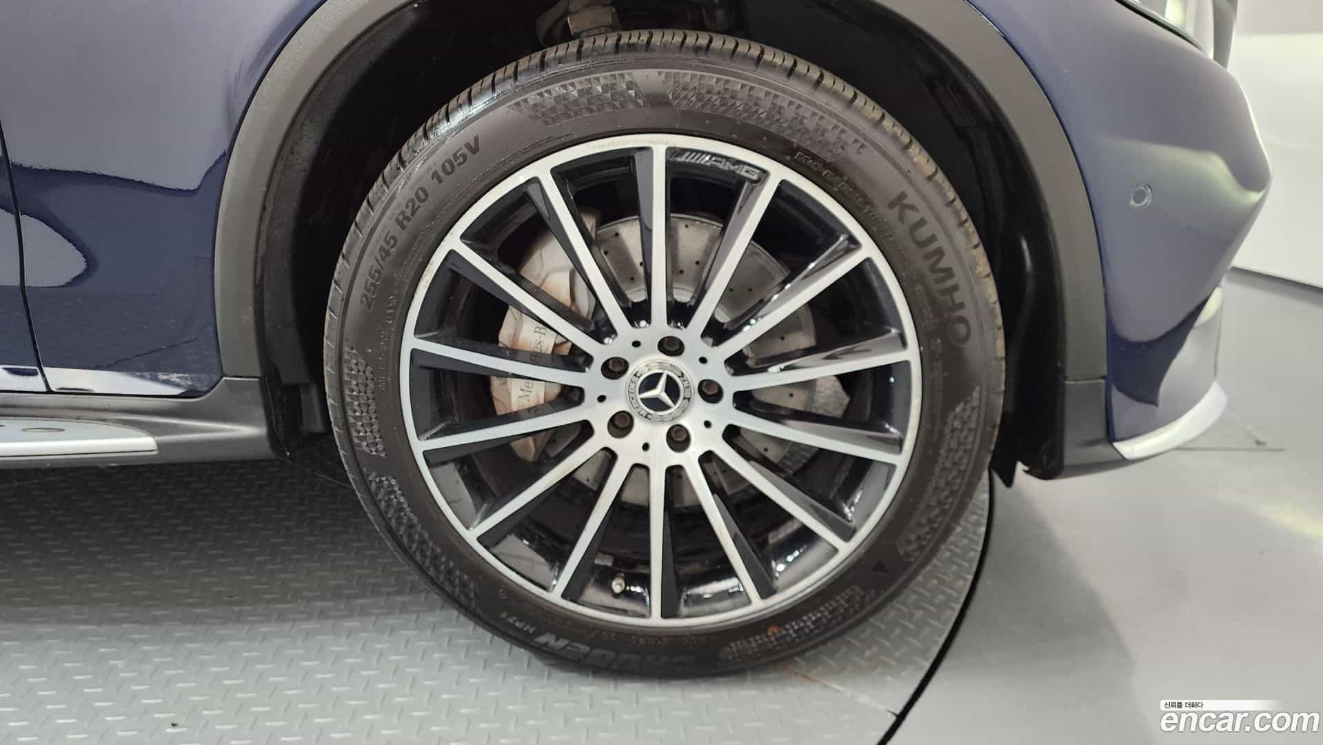 GLC-Class Mercedes-Benz 2017.5-OUTER-031