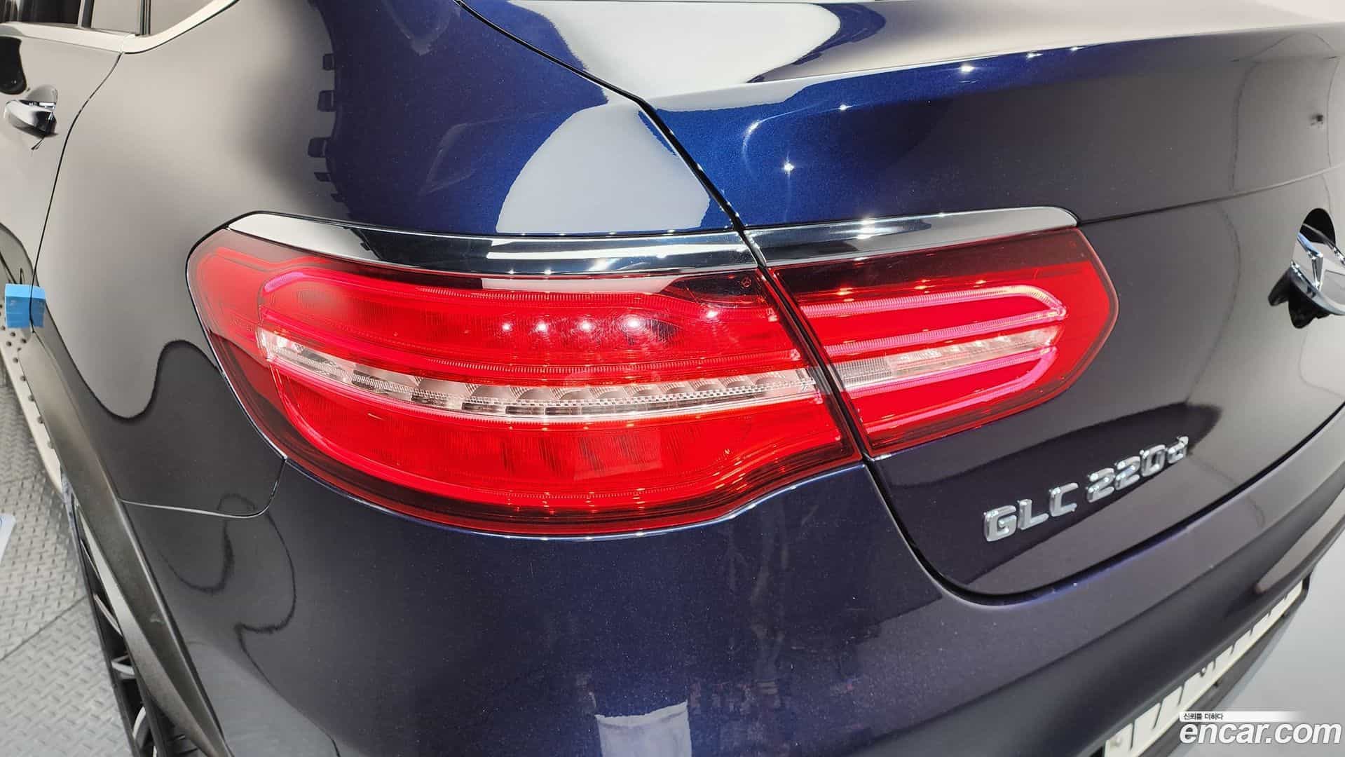 GLC-Class Mercedes-Benz 2017.5-OUTER-033