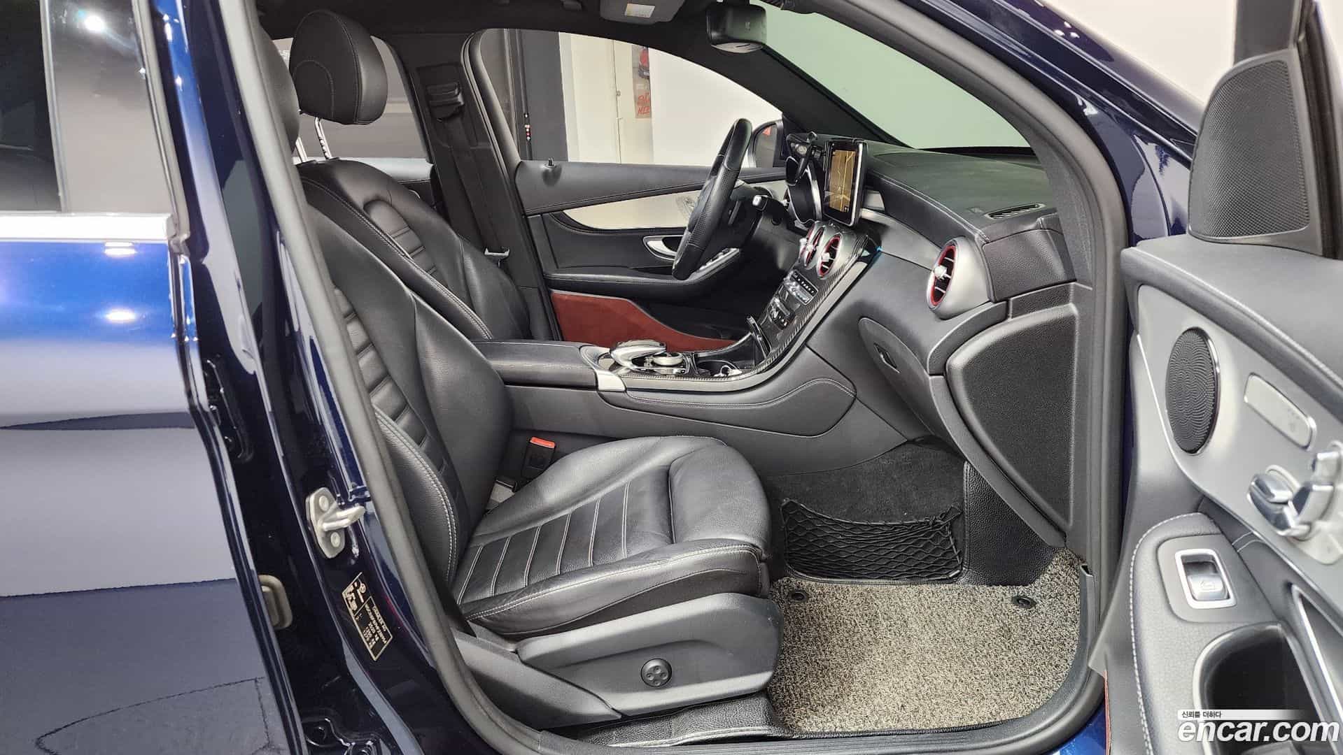 GLC-Class Mercedes-Benz 2017.5-INNER-036