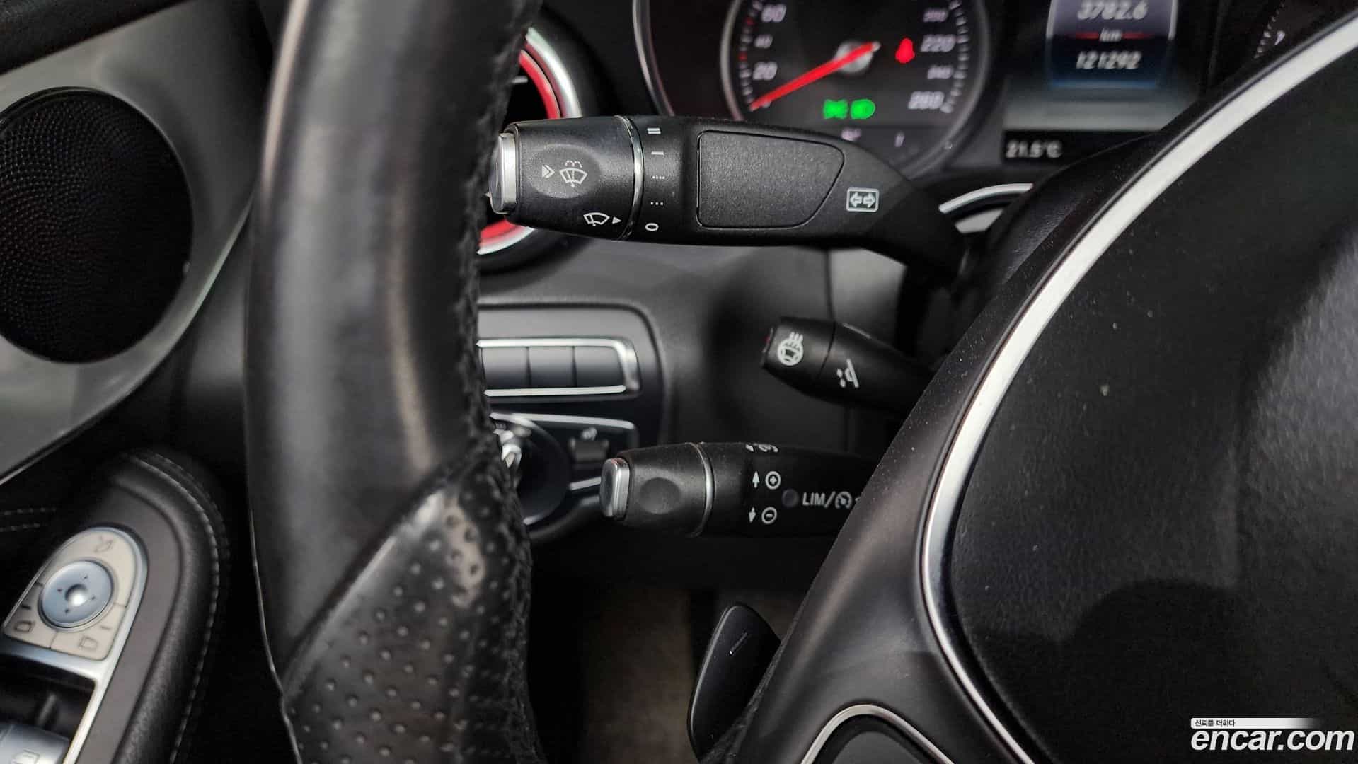 GLC-Class Mercedes-Benz 2017.5-OPTION-043