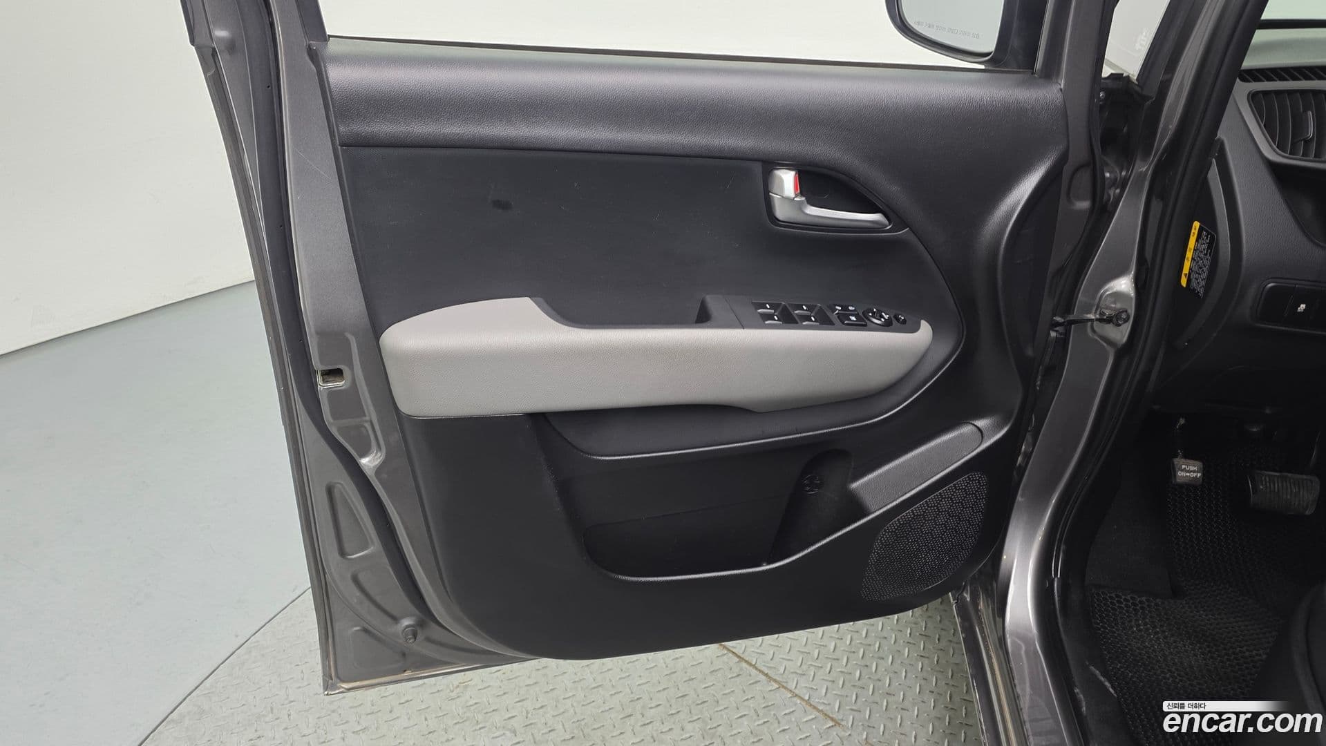 Main__Slider__Photo:RAY Kia 2024.0-24