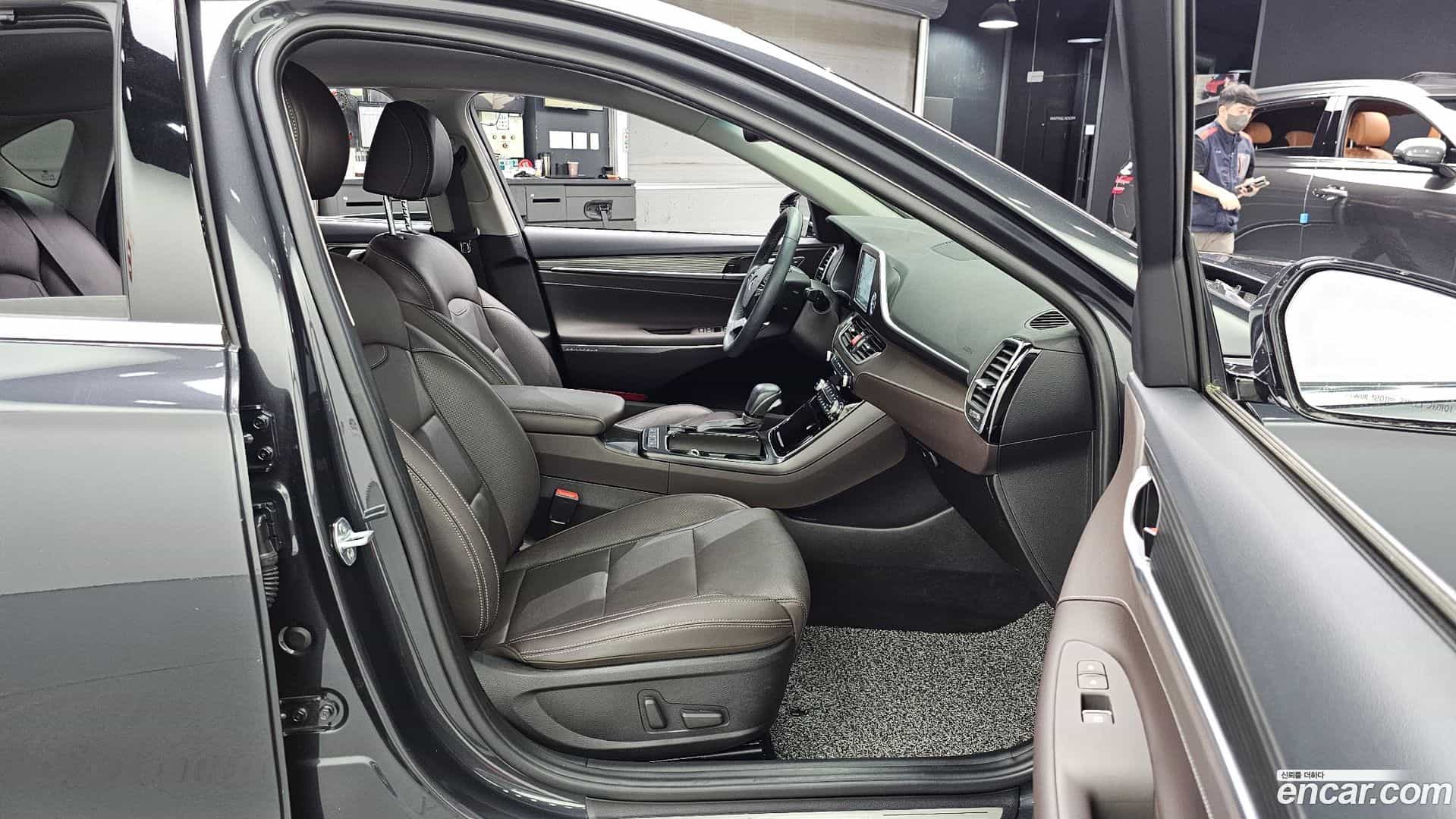 Grandeur Hyundai 2018.3-OPTION-015