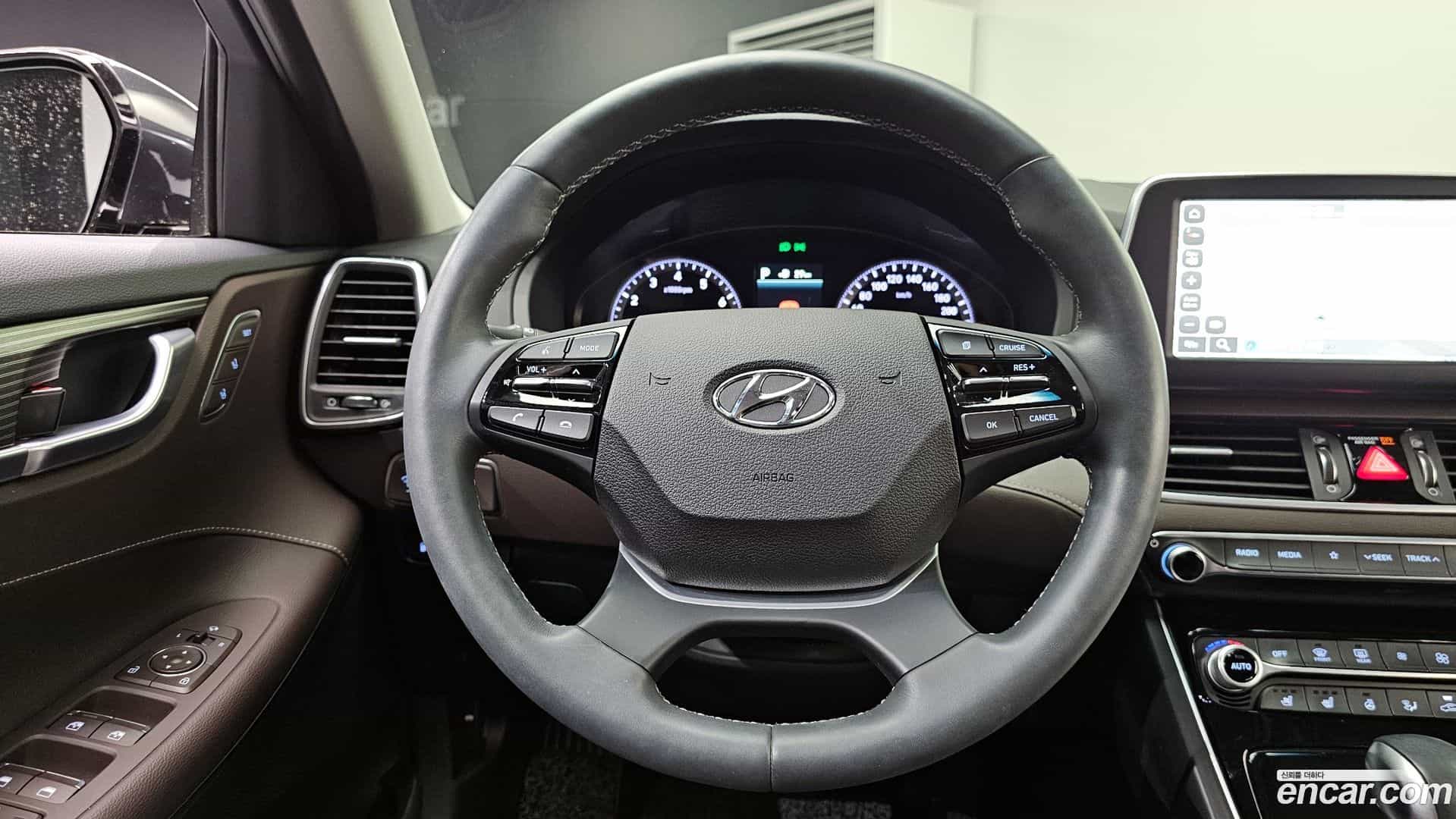 Grandeur Hyundai 2018.3-OPTION-017