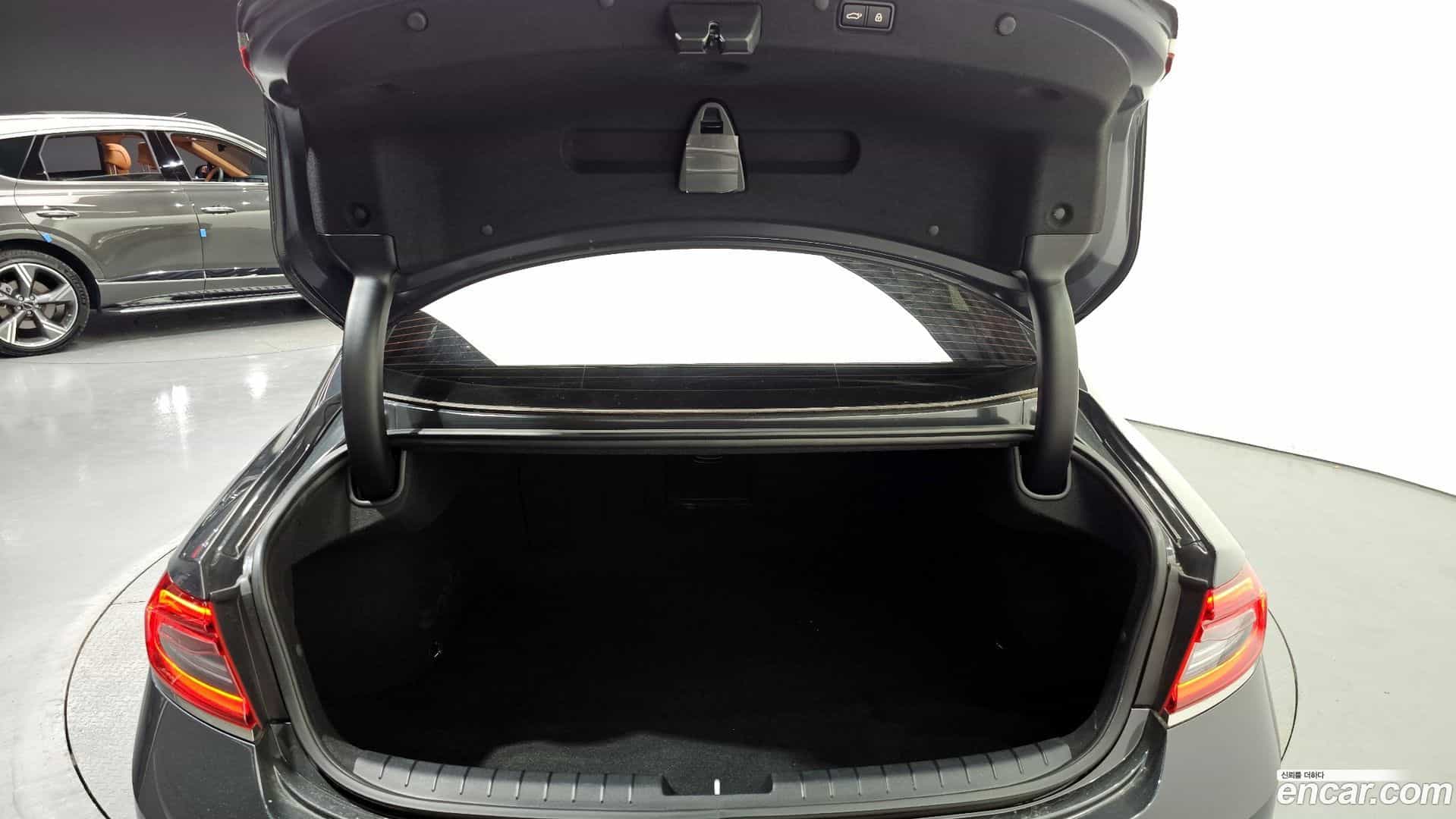 Grandeur Hyundai 2018.3-OPTION-024