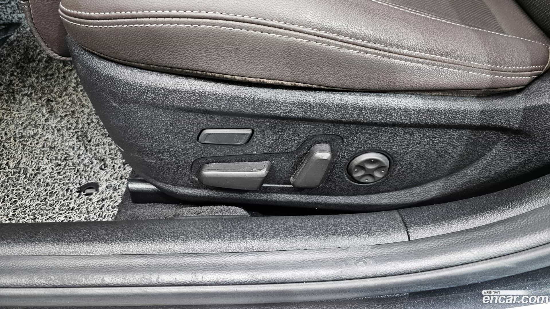 Grandeur Hyundai 2018.3-OPTION-043