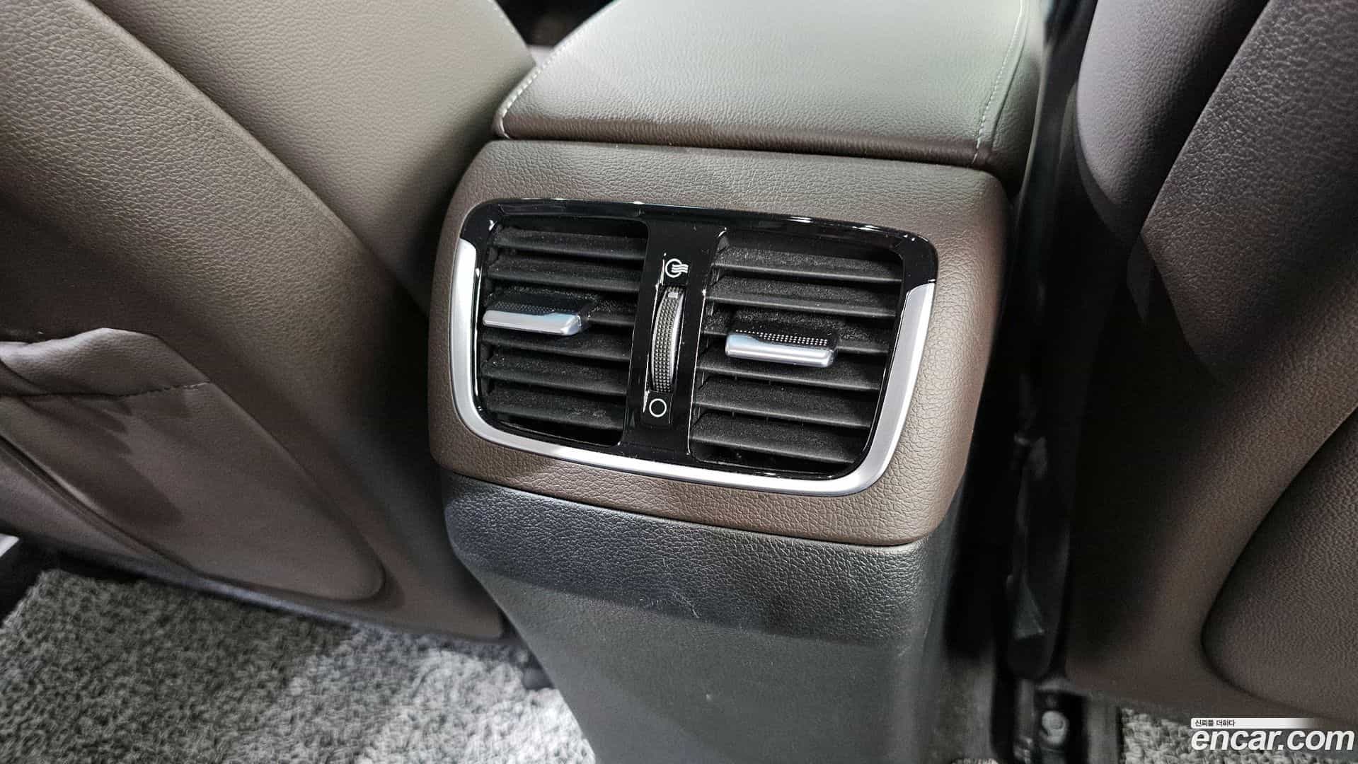 Grandeur Hyundai 2018.3-OPTION-044