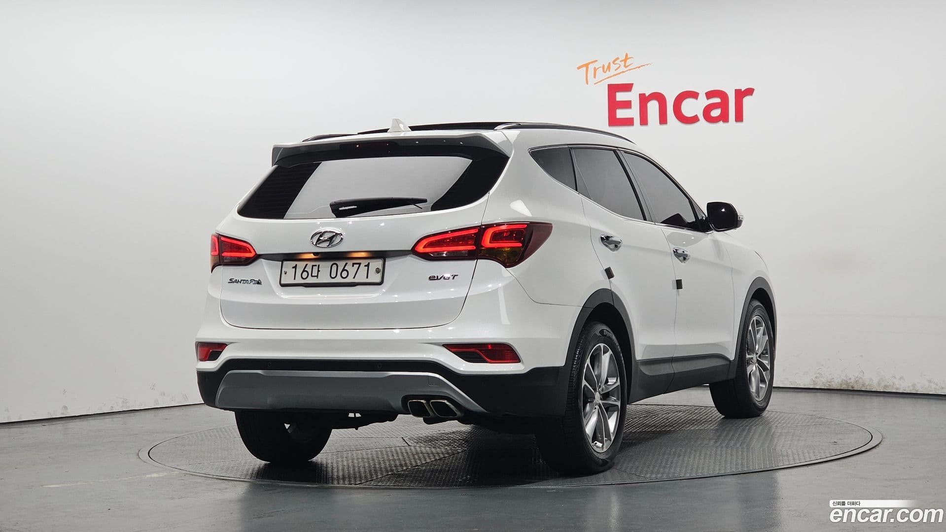 Main__Slider__Photo:Santafe Hyundai 2016.5-1