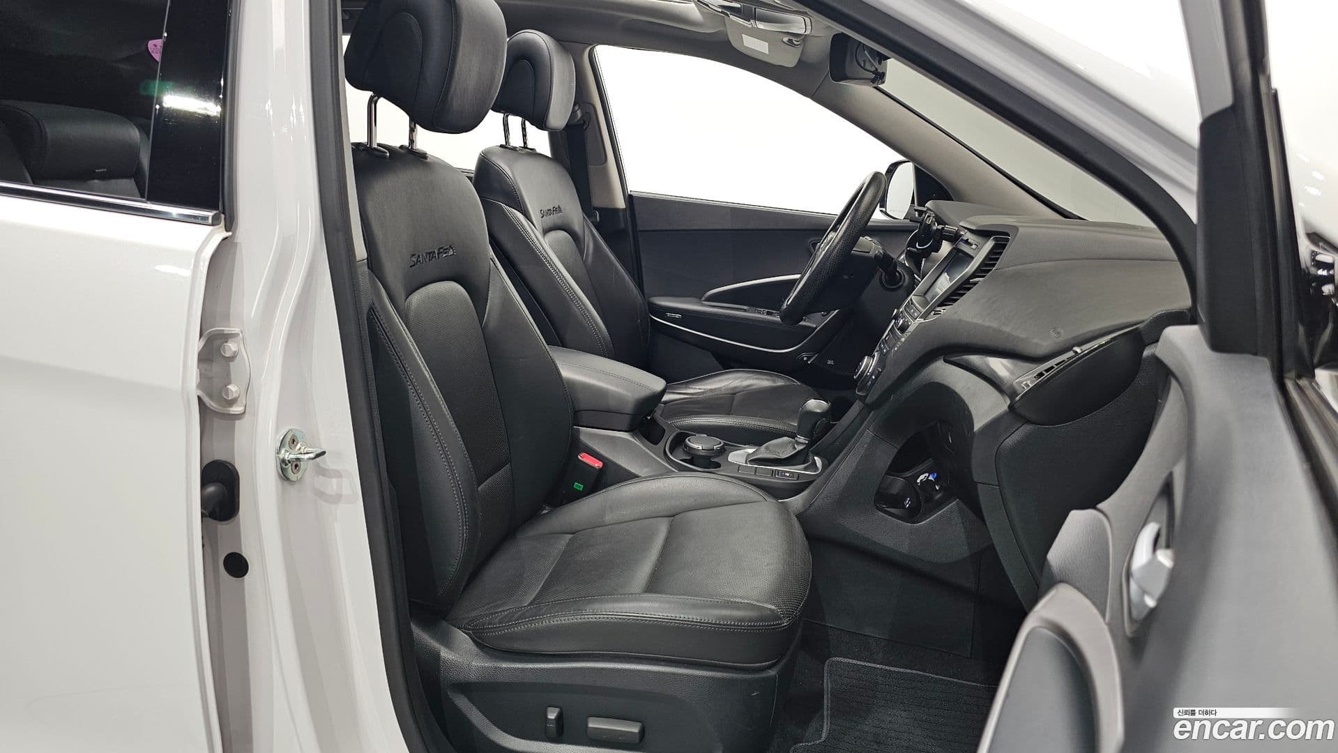 Main__Slider__Photo:Santafe Hyundai 2016.5-9