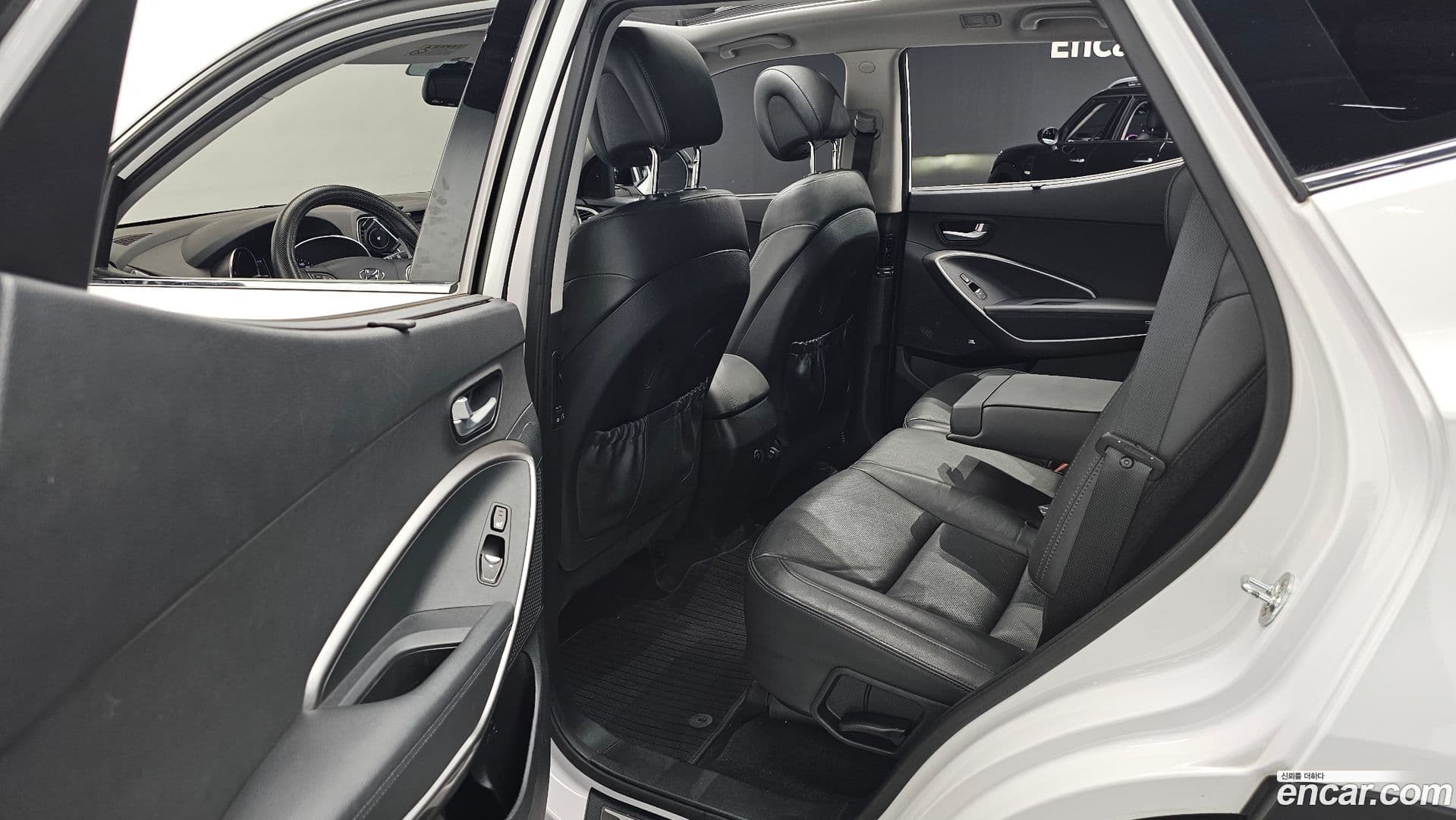 Main__Slider__Photo:Santafe Hyundai 2016.5-12
