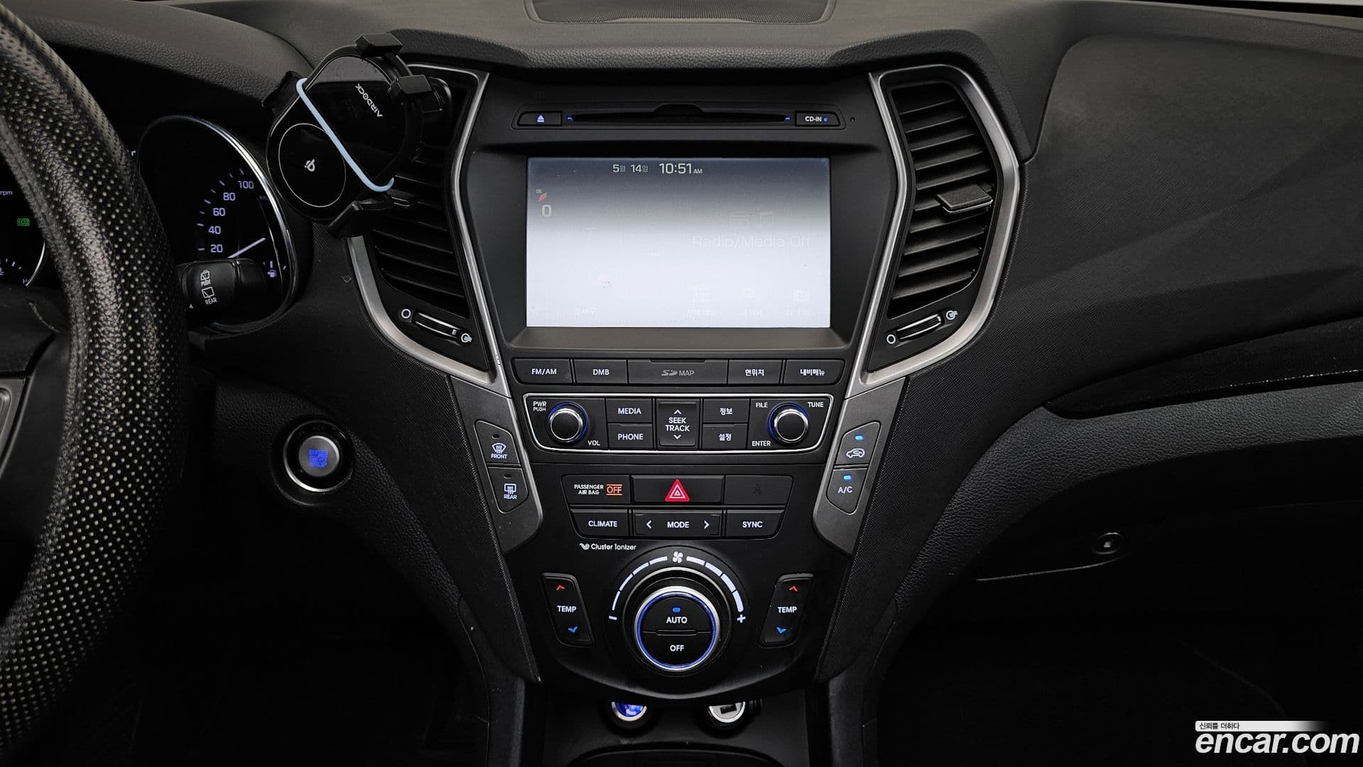 Main__Slider__Photo:Santafe Hyundai 2016.5-14