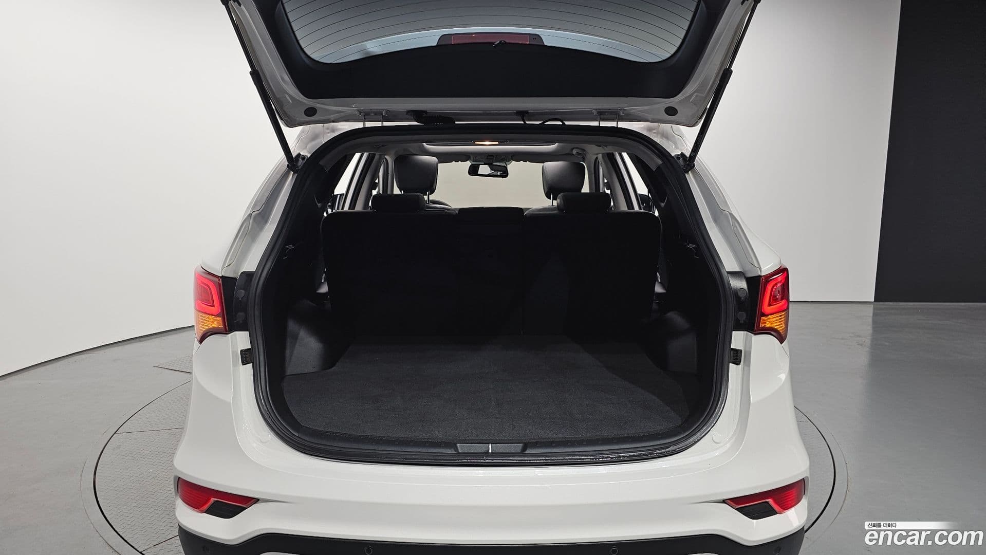 Main__Slider__Photo:Santafe Hyundai 2016.5-20