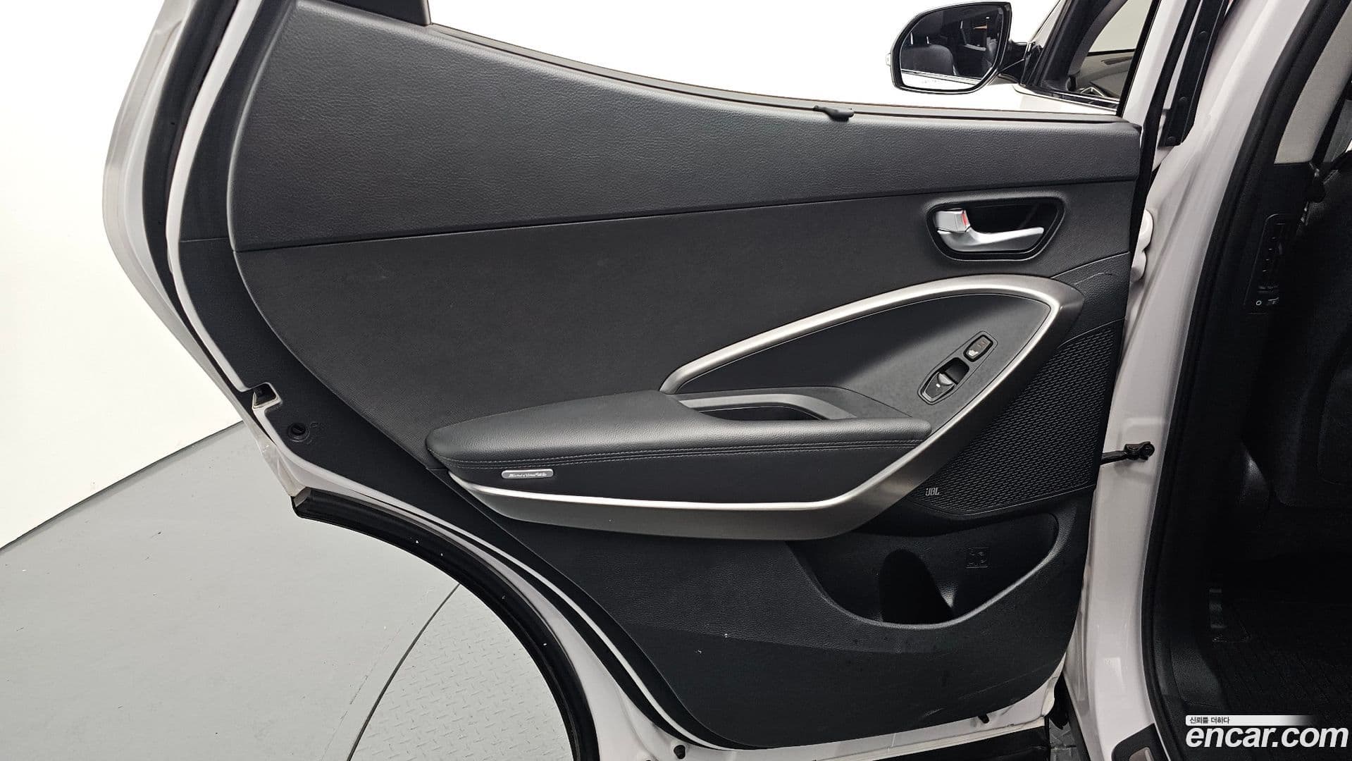 Main__Slider__Photo:Santafe Hyundai 2016.5-25