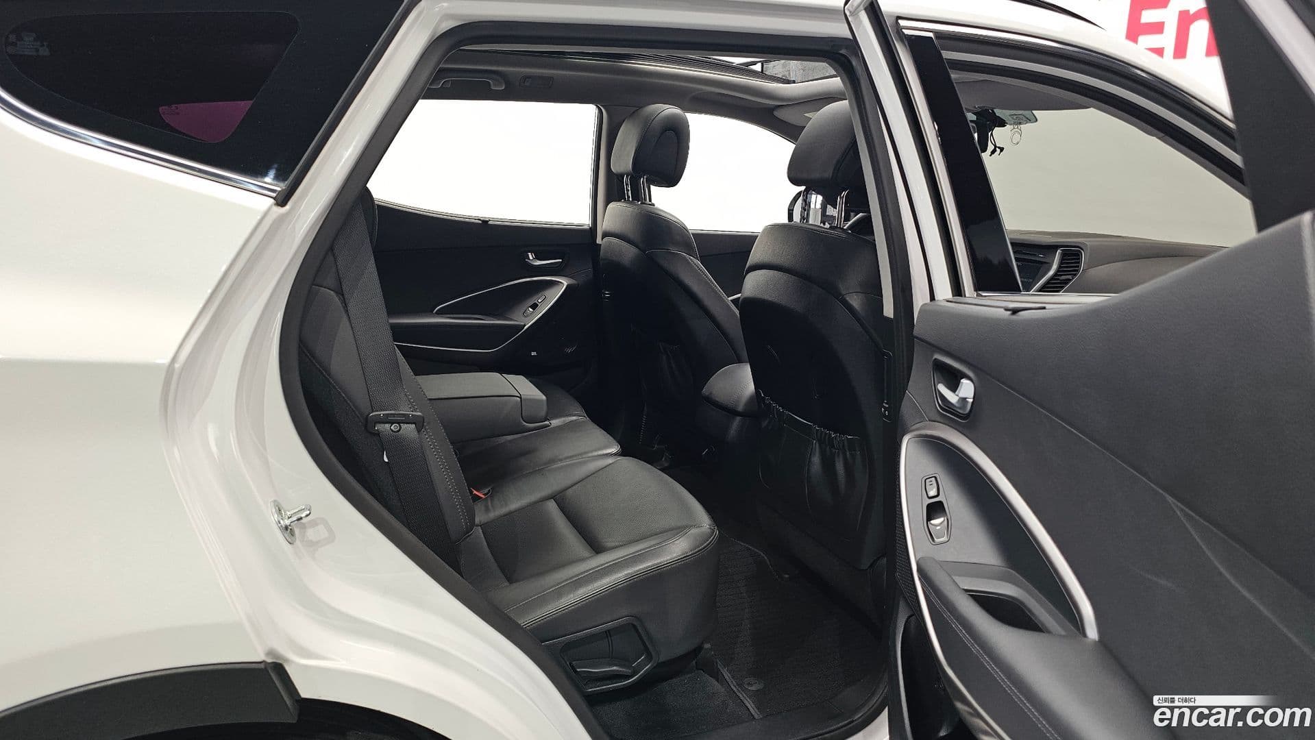 Main__Slider__Photo:Santafe Hyundai 2016.5-26