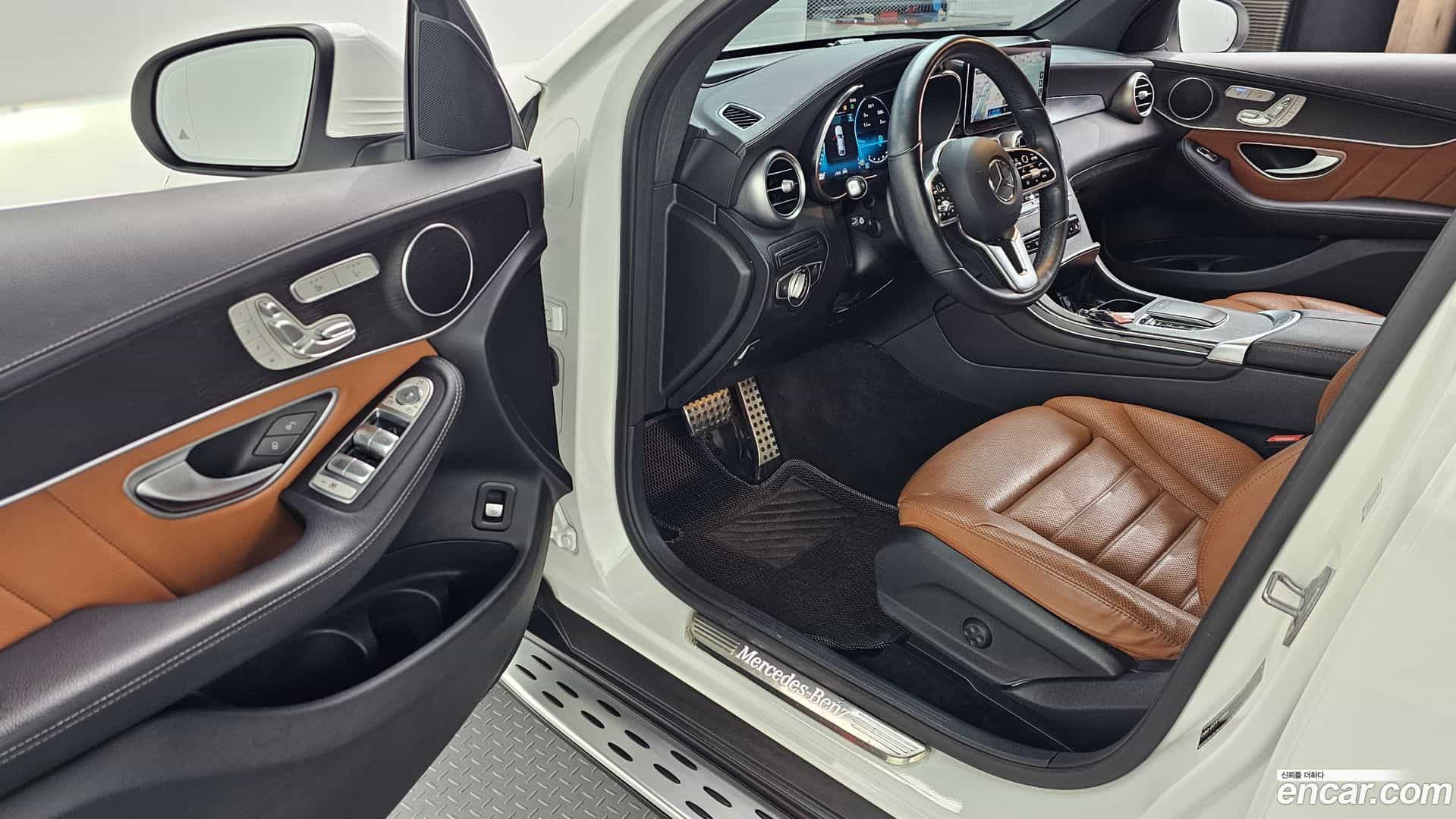GLC-Class Mercedes-Benz 2021.3-INNER-010