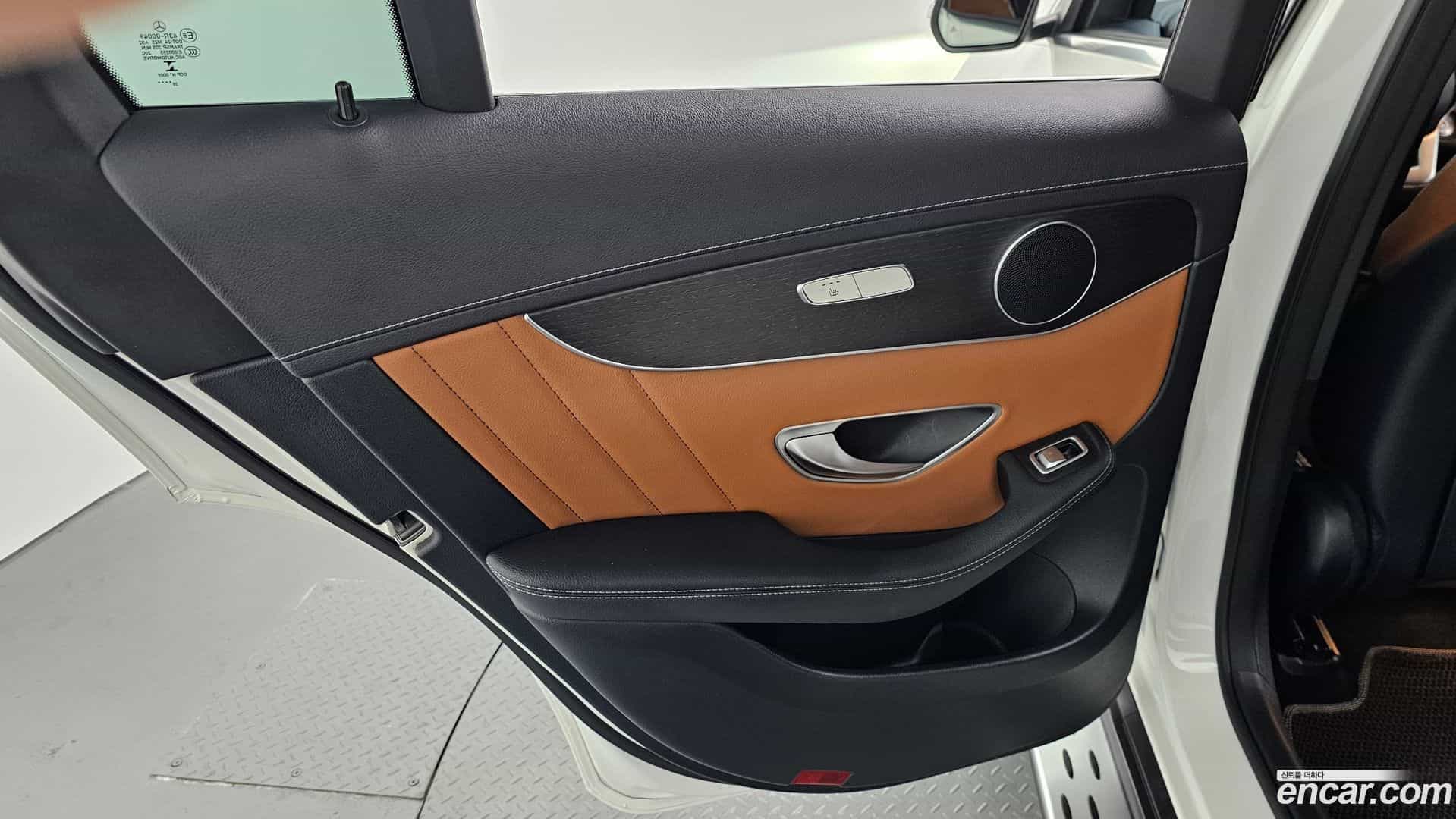 GLC-Class Mercedes-Benz 2021.3-INNER-035