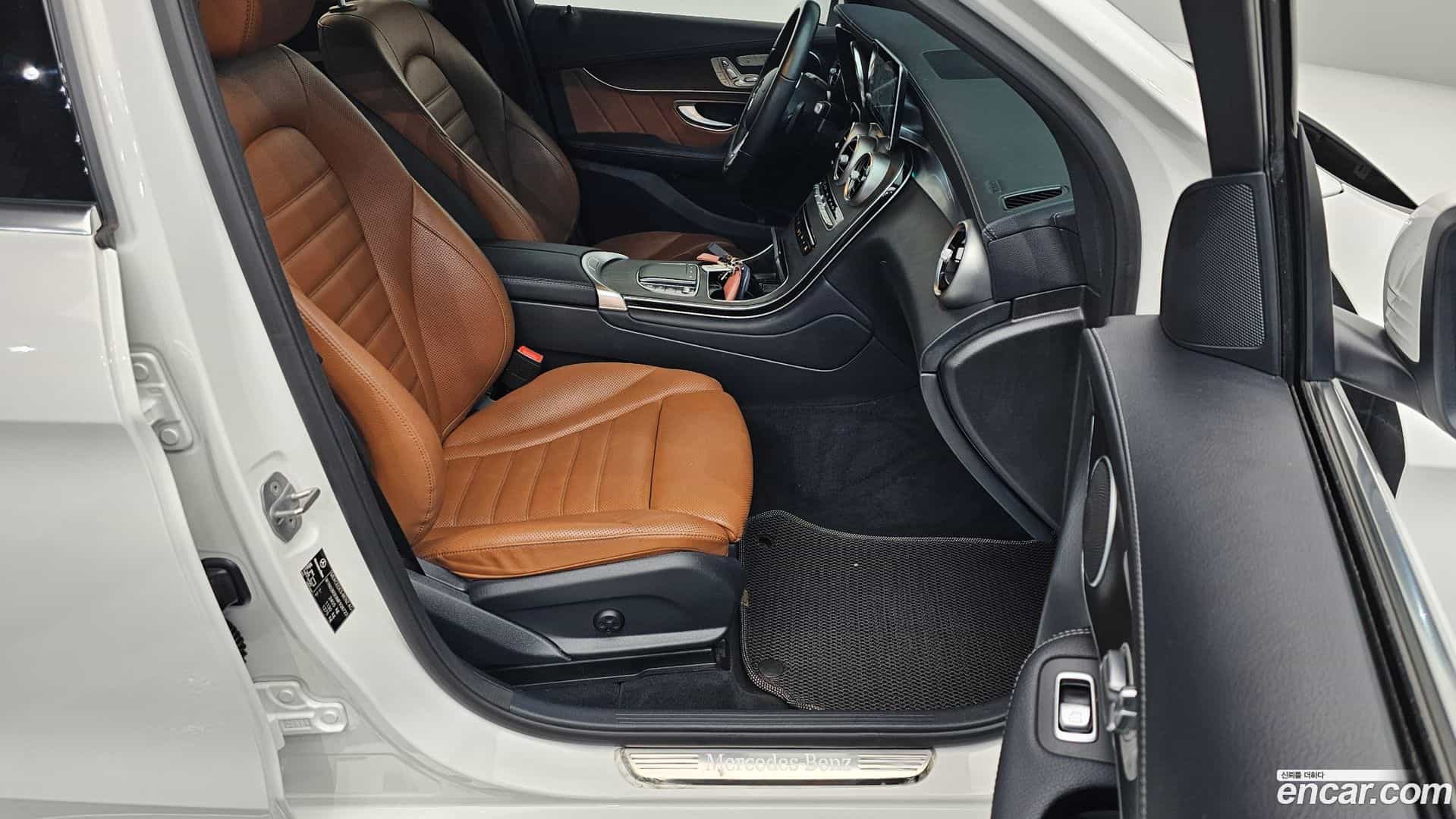 GLC-Class Mercedes-Benz 2021.3-INNER-036