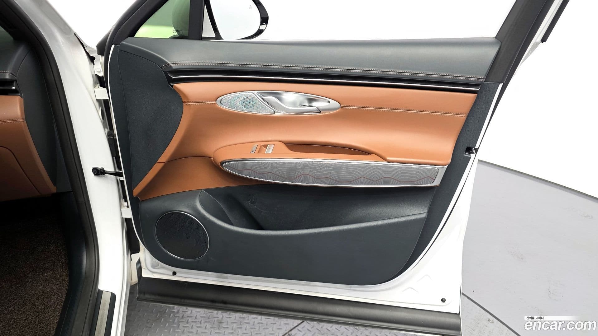 Main__Slider__Photo:GV70 Genesis 2021.4-24
