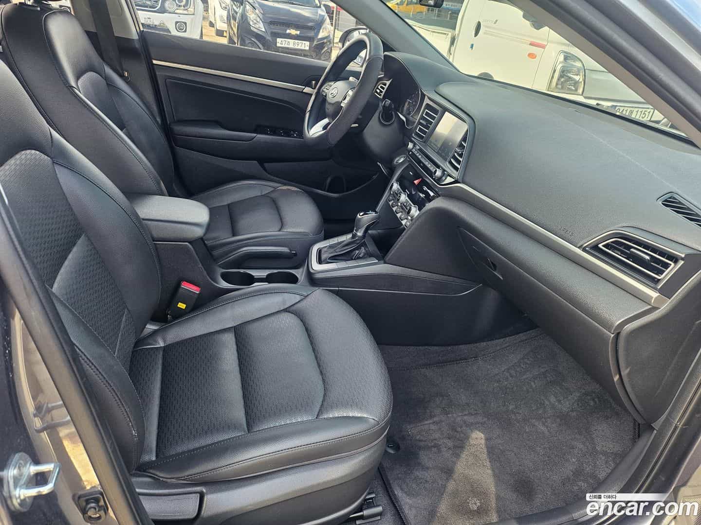 AVANTE Hyundai 2019.8-OPTION-017