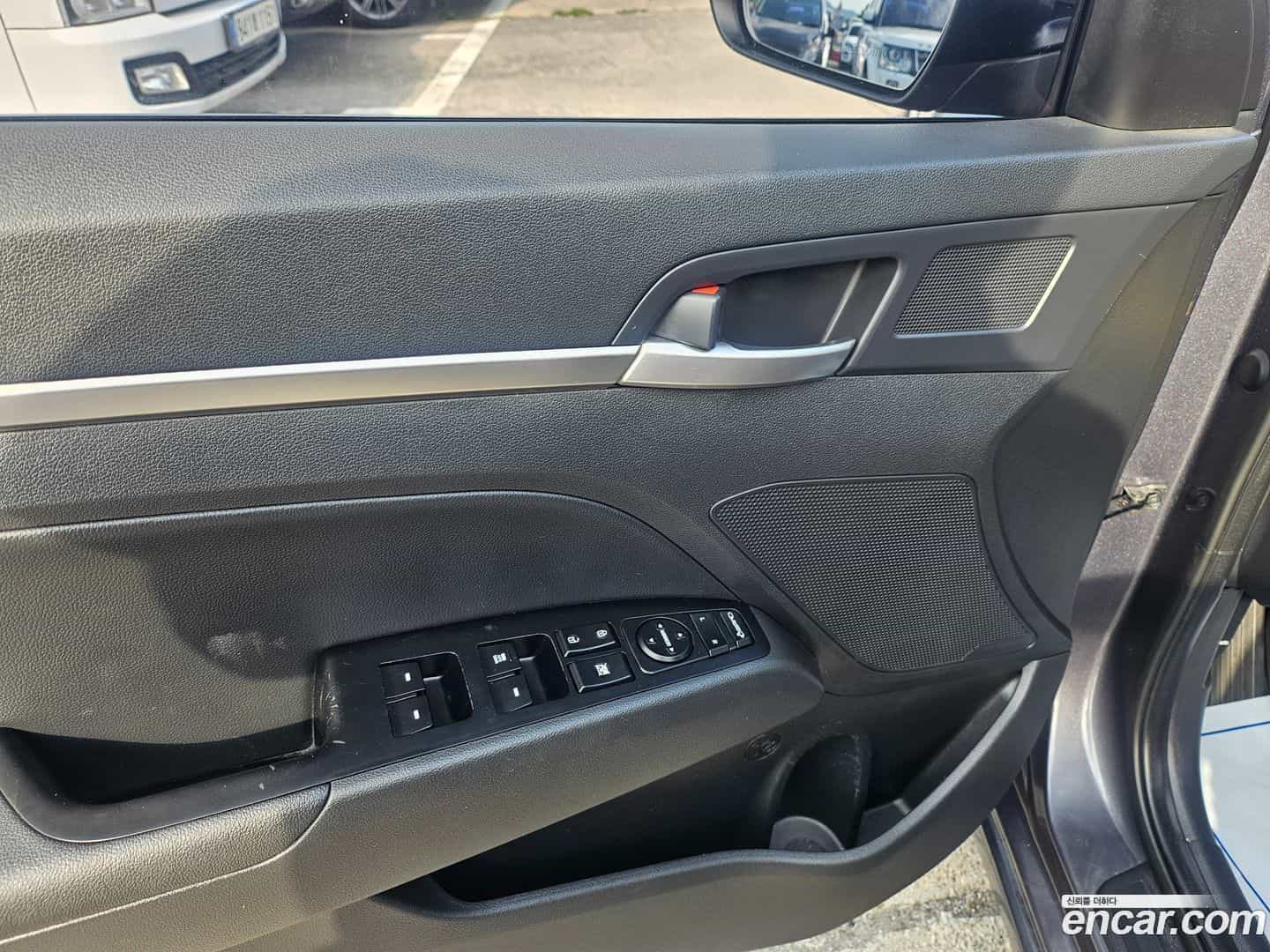 AVANTE Hyundai 2019.8-OPTION-022