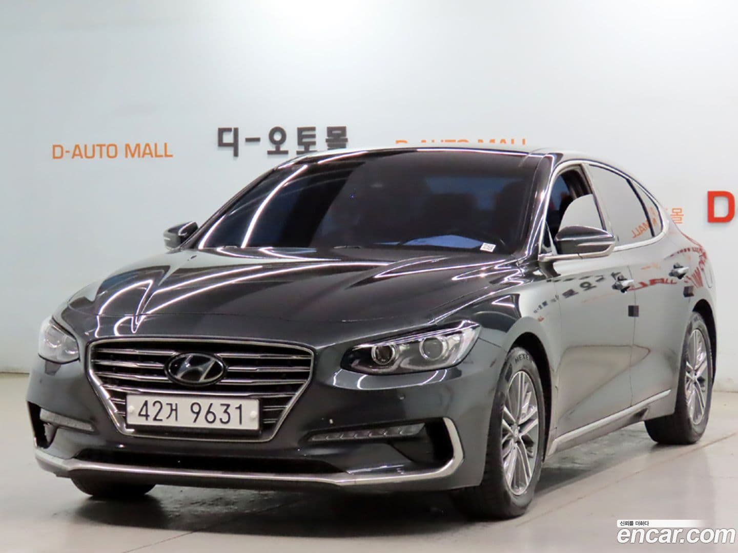Main__Slider__Photo:Grandeur Hyundai 2019.3-0