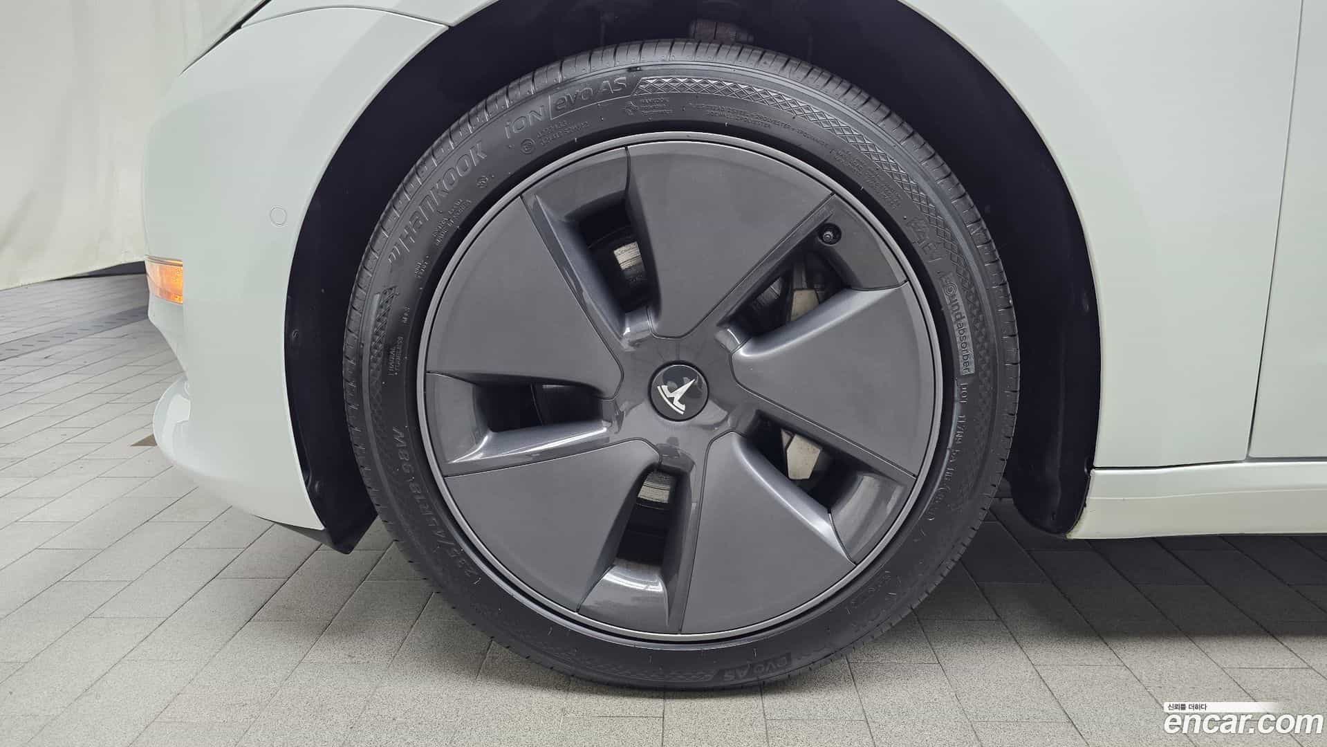 Model 3 Tesla 2021.2-OUTER-005