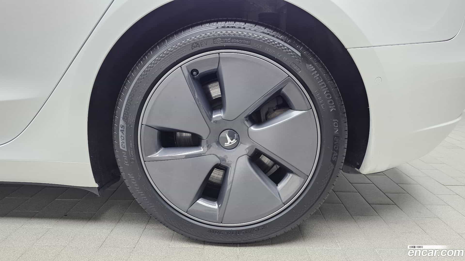 Model 3 Tesla 2021.2-OUTER-031