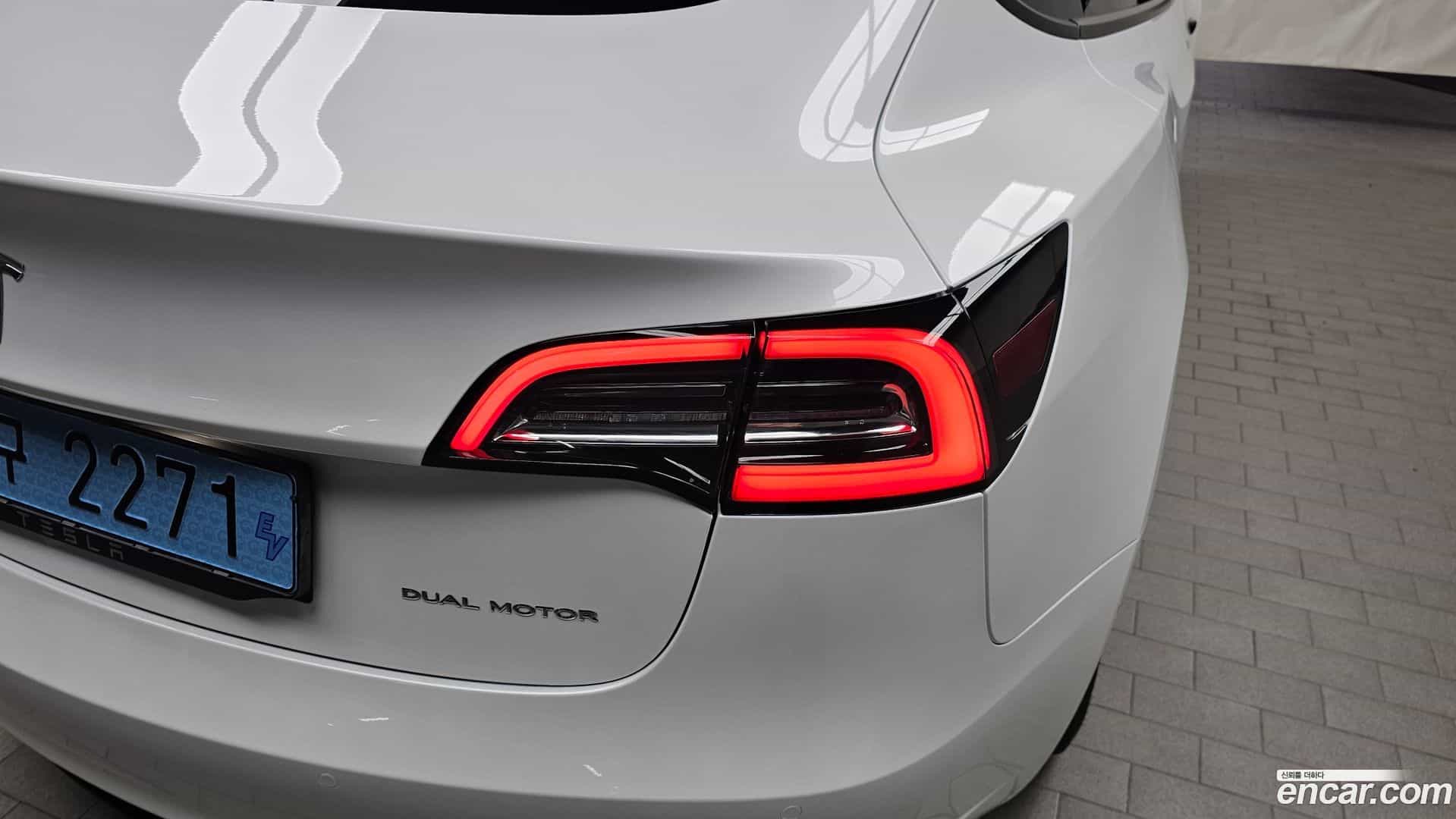 Model 3 Tesla 2021.2-OUTER-033