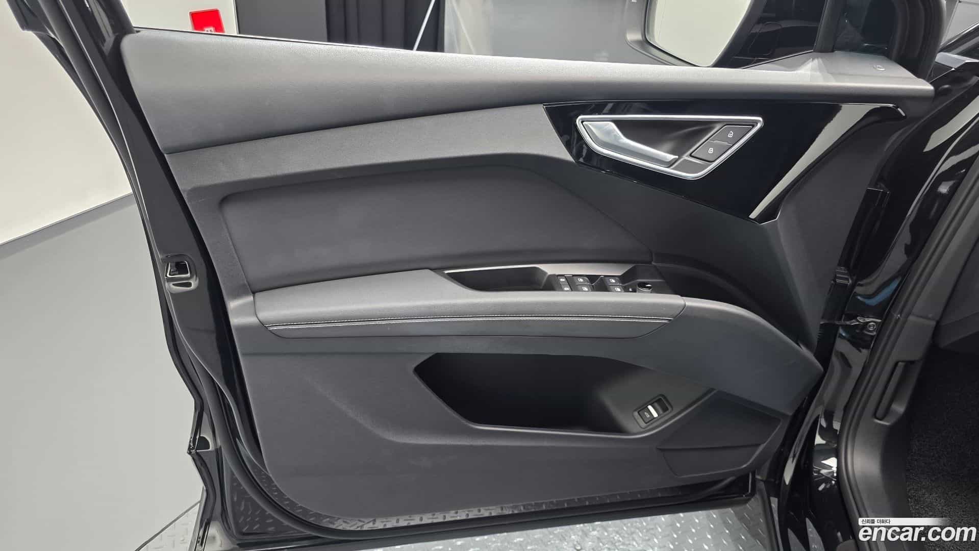 Q4 e-tron Audi 2024.11-INNER-034