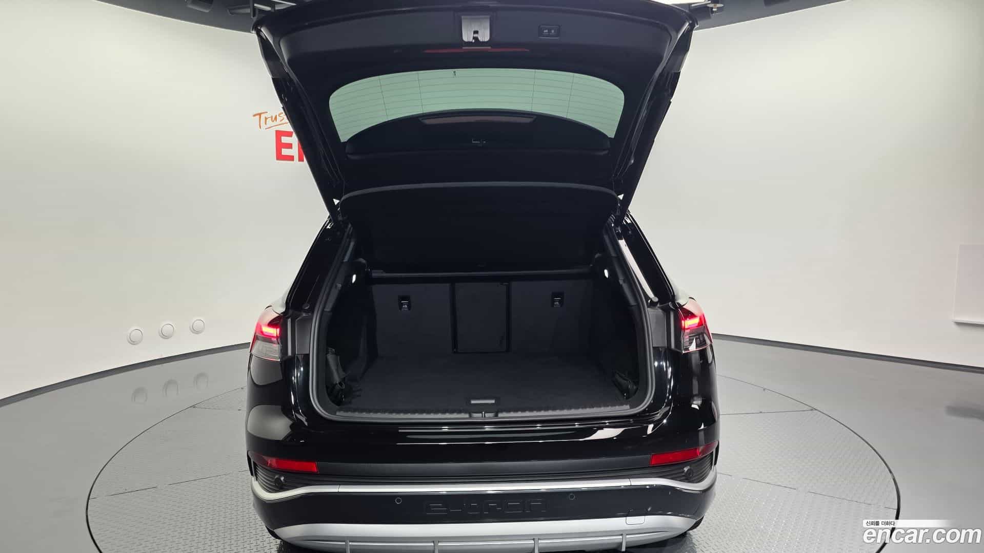 Q4 e-tron Audi 2024.11-OPTION-048
