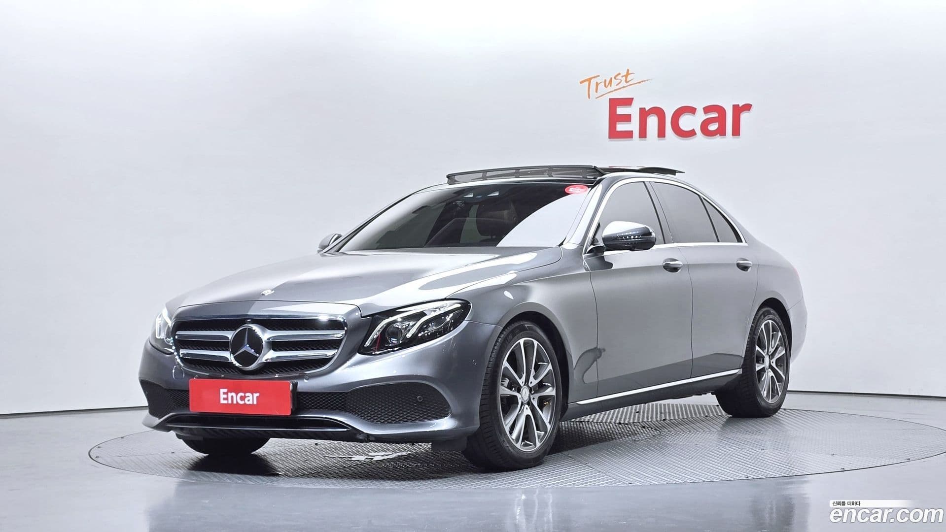 Main__Slider__Photo:E-Class Mercedes-Benz 2016.6-0