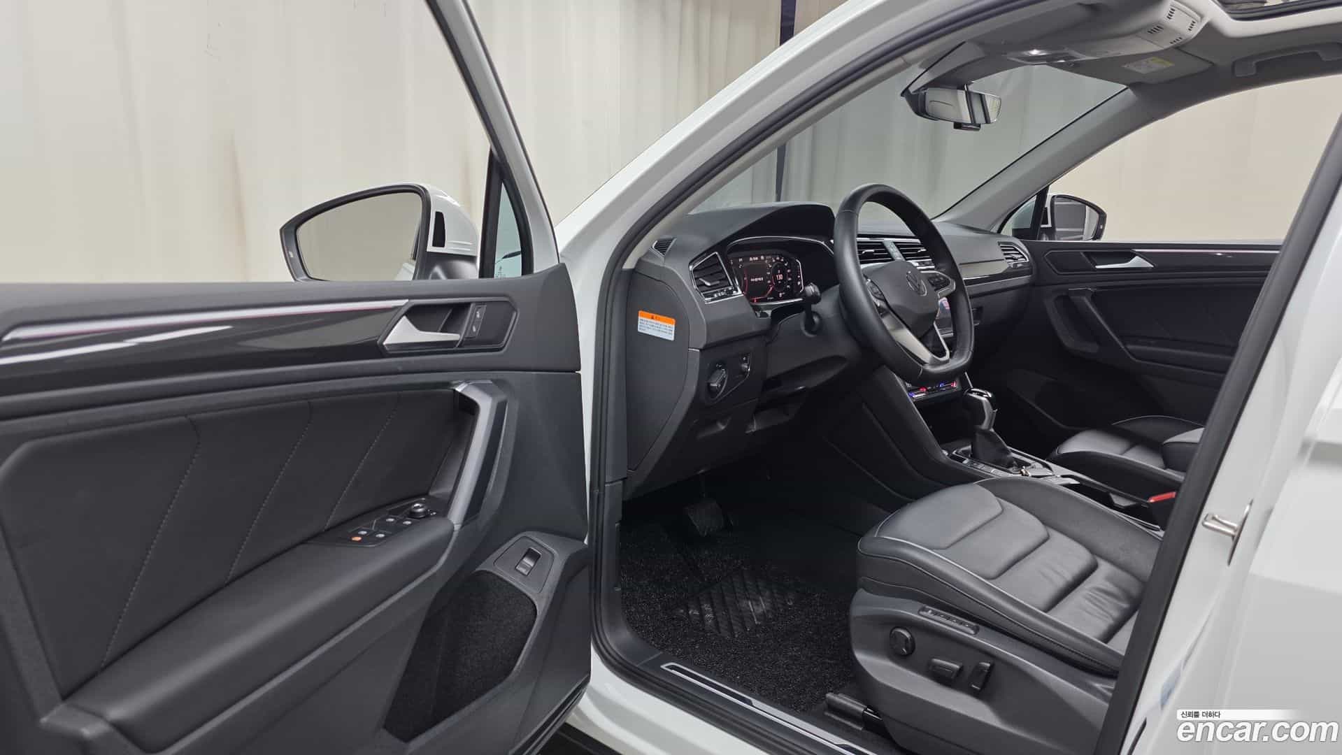 Tiguan Volkswagen 2022.11-INNER-010