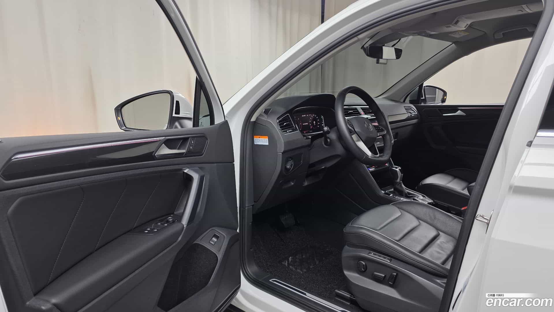 Tiguan Volkswagen 2022.5-INNER-010