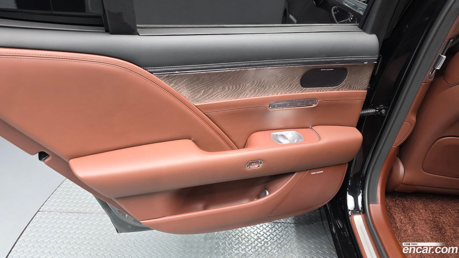 Main__Slider__Photo:G90 Genesis 2023.9-24