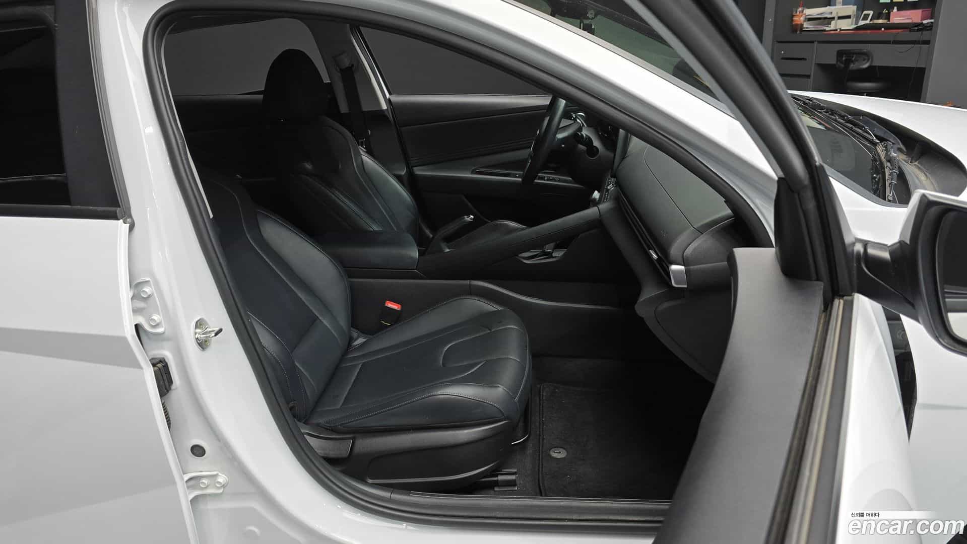 AVANTE Hyundai 2022.8-OPTION-015