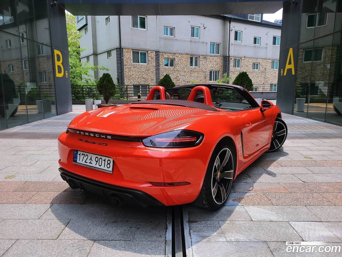 718 Porsche 2021.1-OUTER-003