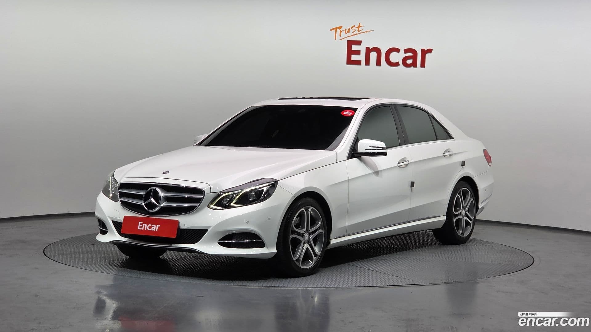 Main__Slider__Photo:E-Class Mercedes-Benz 2015.10-0