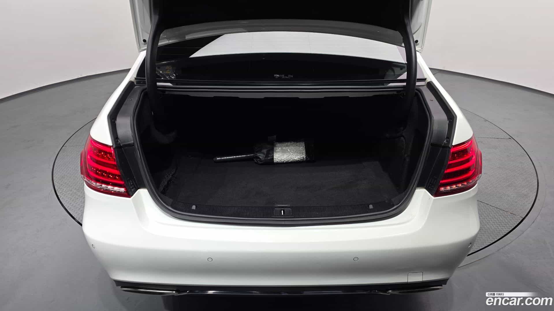 E-Class Mercedes-Benz 2015.10-OPTION-024