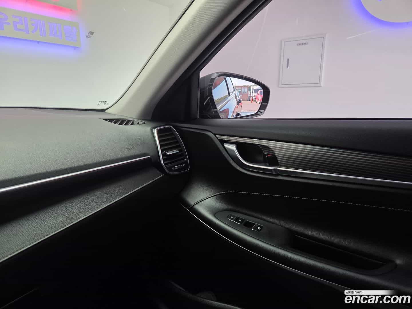 Grandeur Hyundai 2018.0-OPTION-018