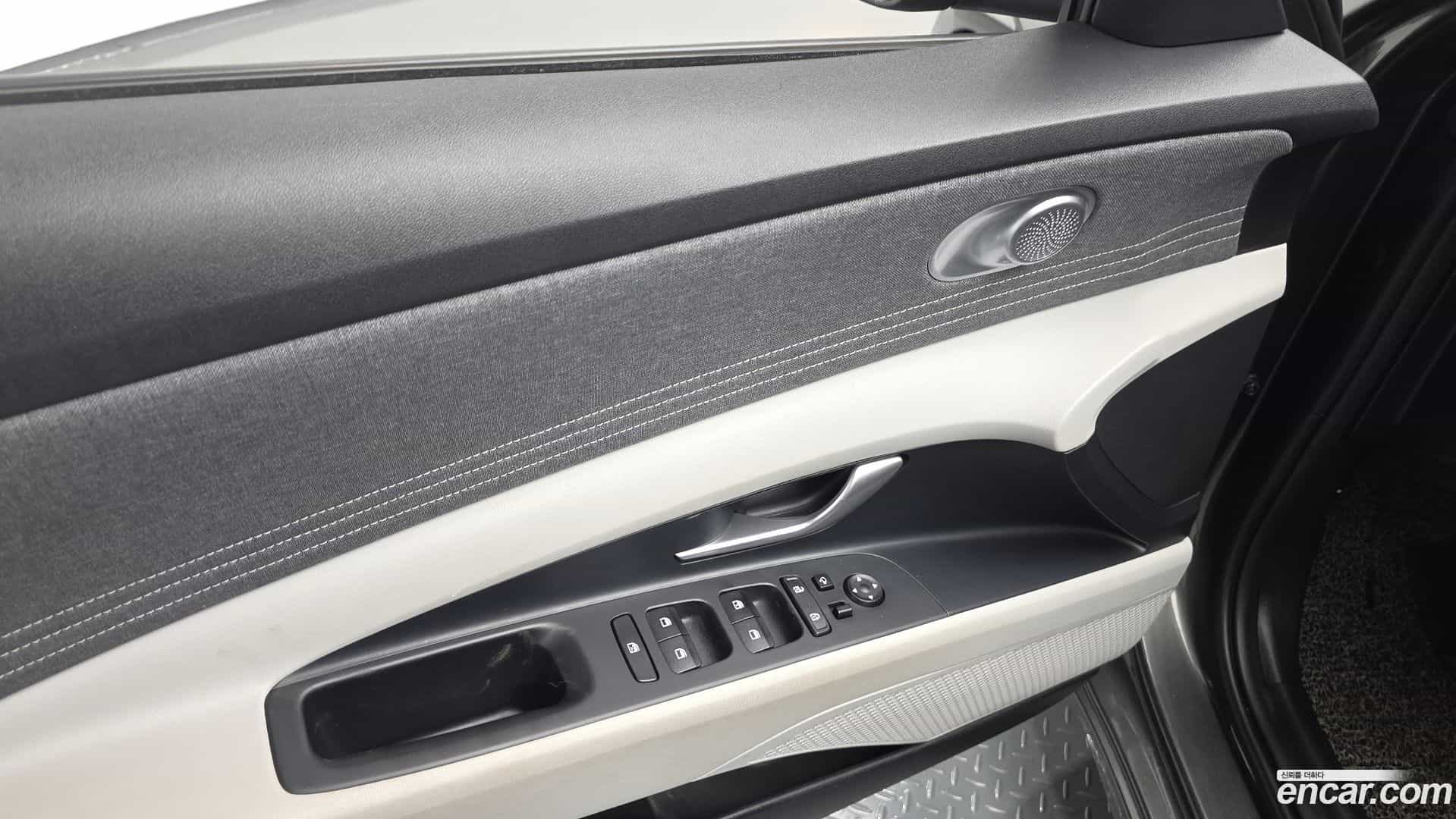 AVANTE Hyundai 2022.4-OPTION-042
