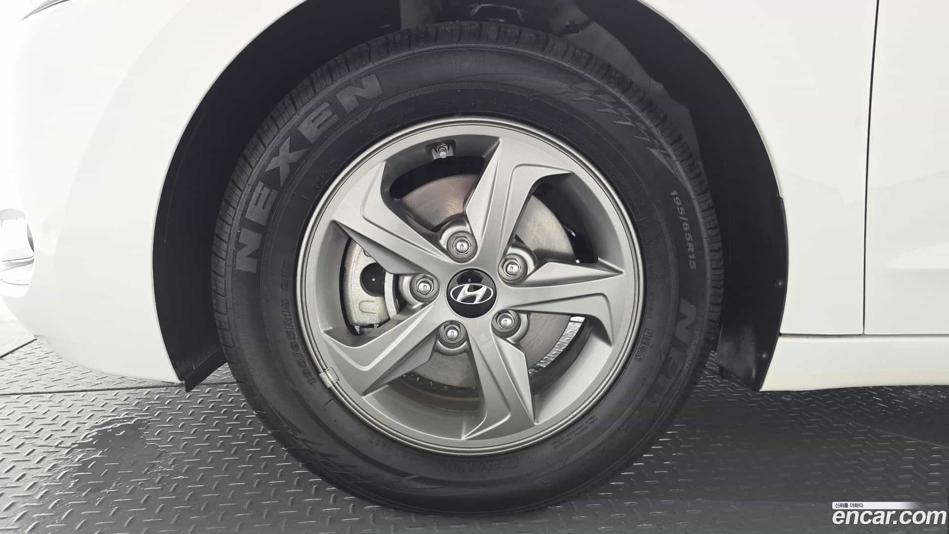 AVANTE Hyundai 2015.11-OUTER-005