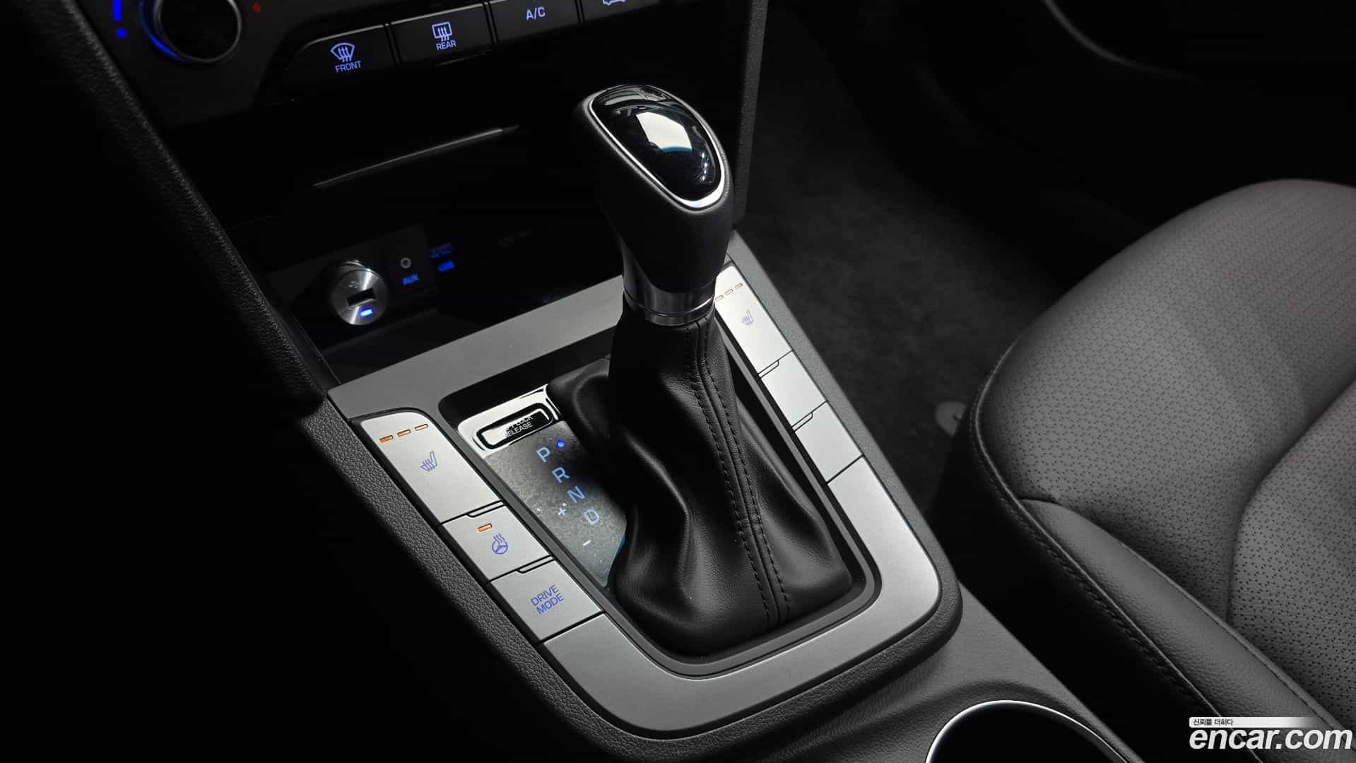 AVANTE Hyundai 2015.11-INNER-009