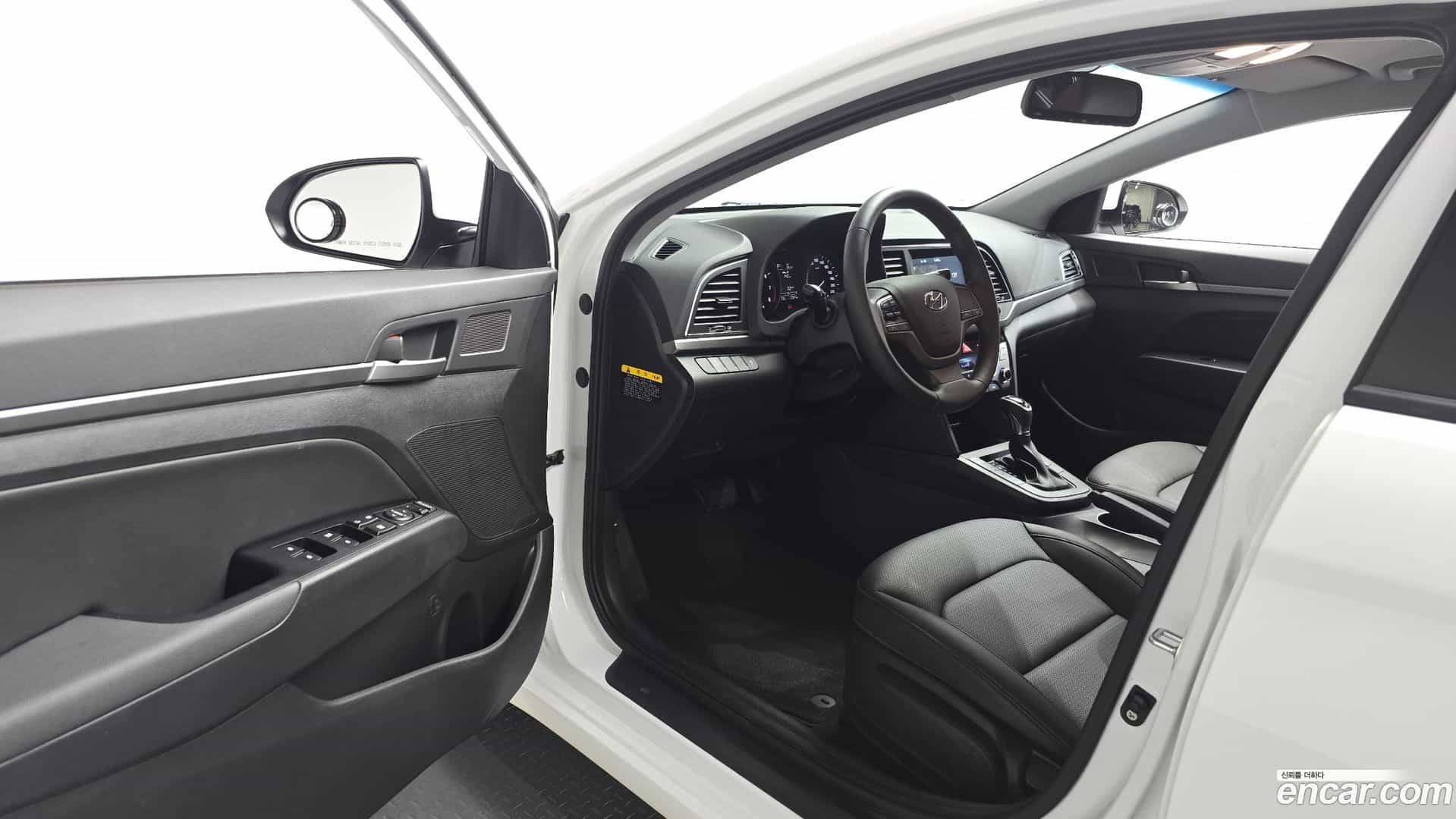 AVANTE Hyundai 2015.11-INNER-010