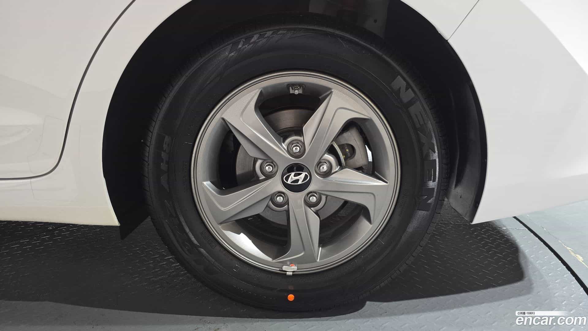AVANTE Hyundai 2015.11-OUTER-031